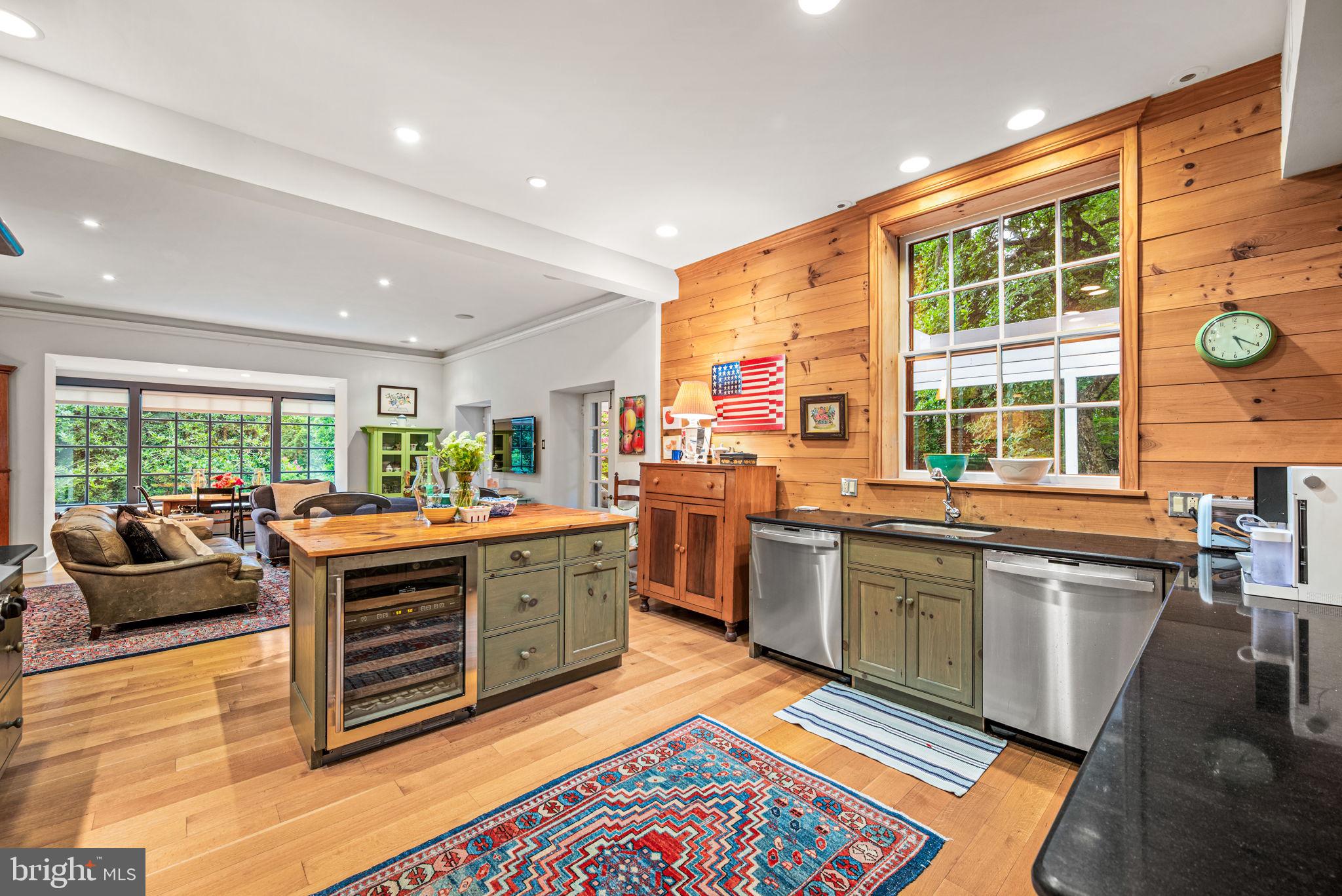 CHESTNUT HILL - Residential