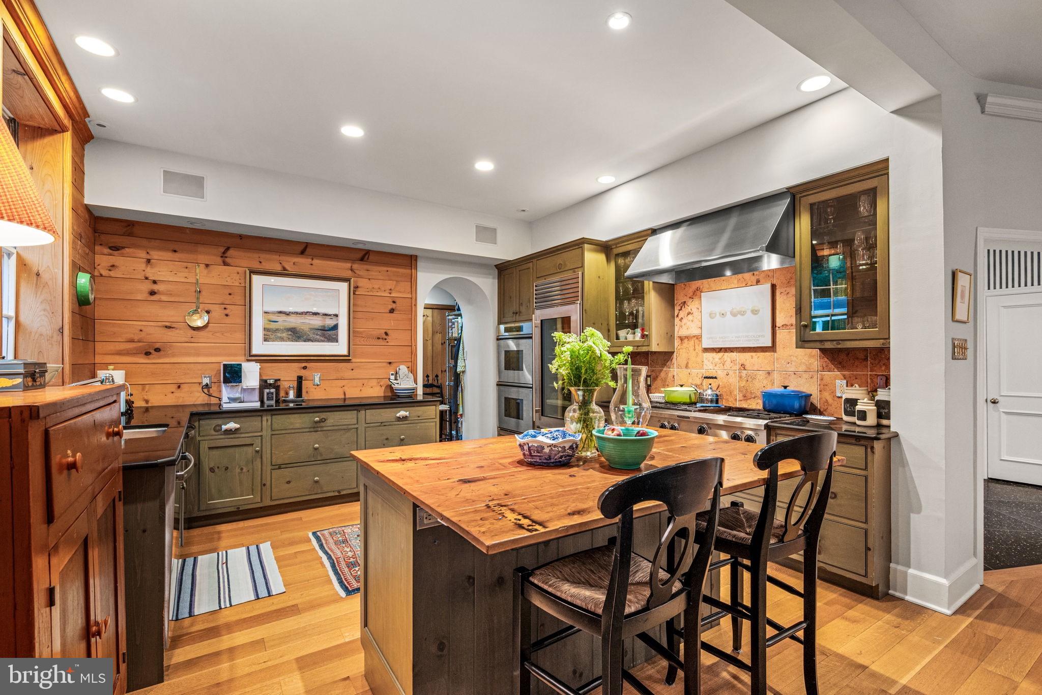 CHESTNUT HILL - Residential