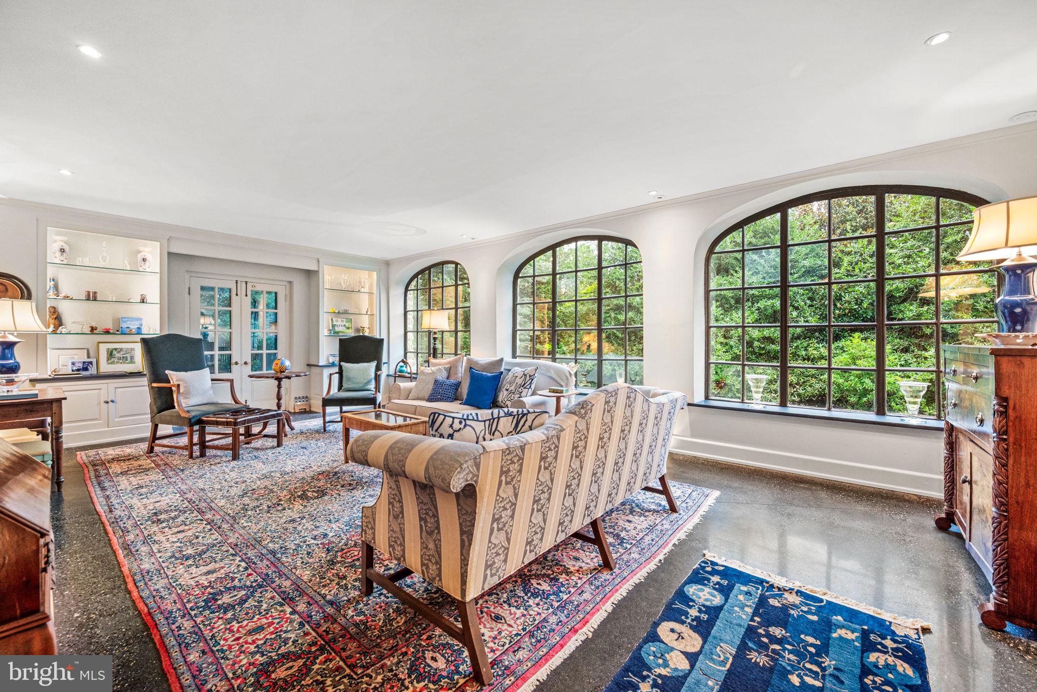 CHESTNUT HILL - Residential