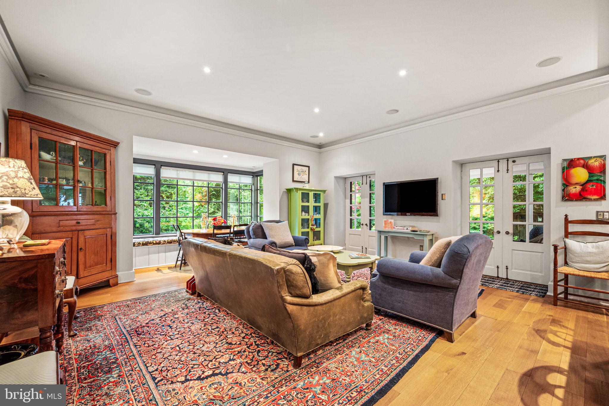 CHESTNUT HILL - Residential