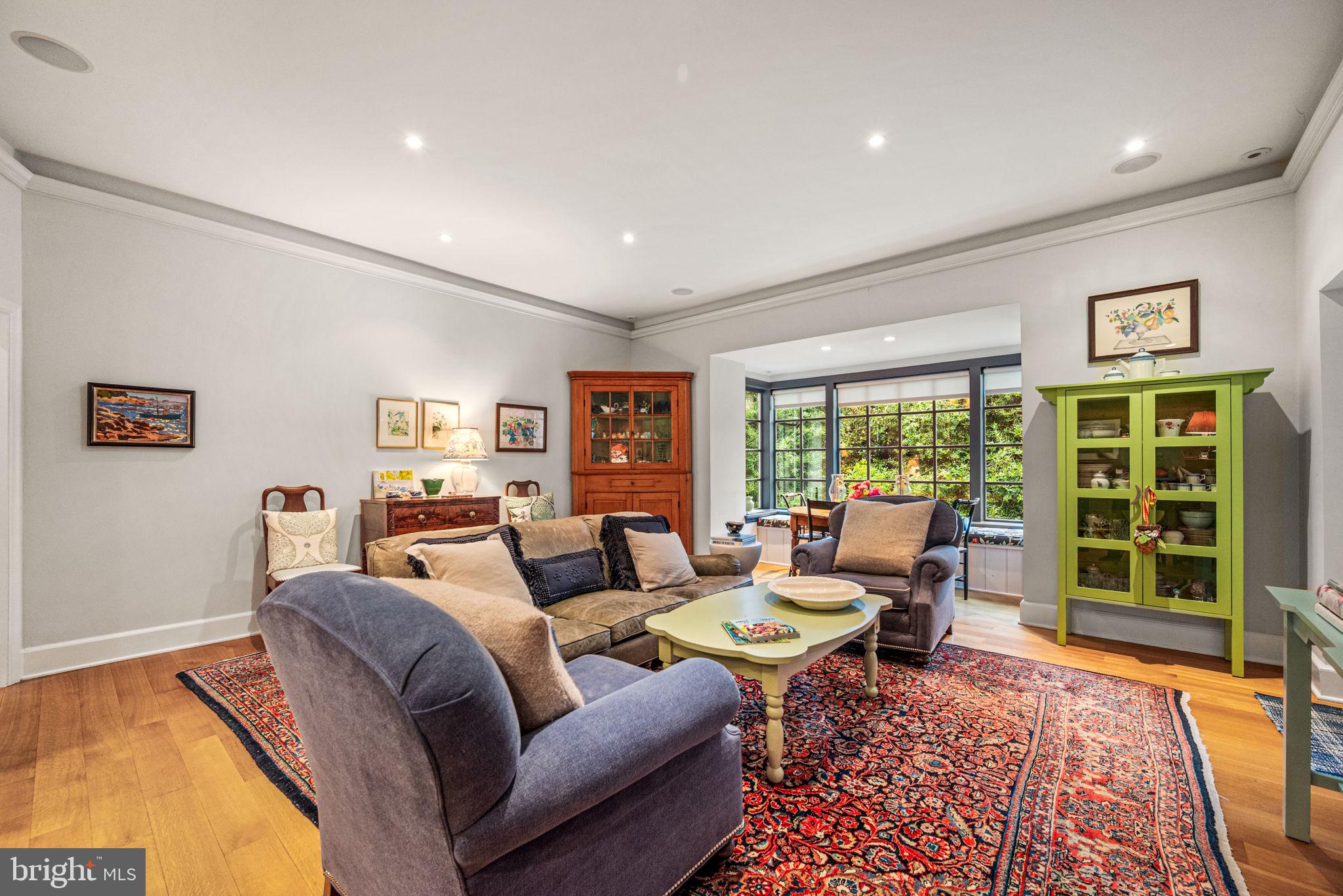 CHESTNUT HILL - Residential