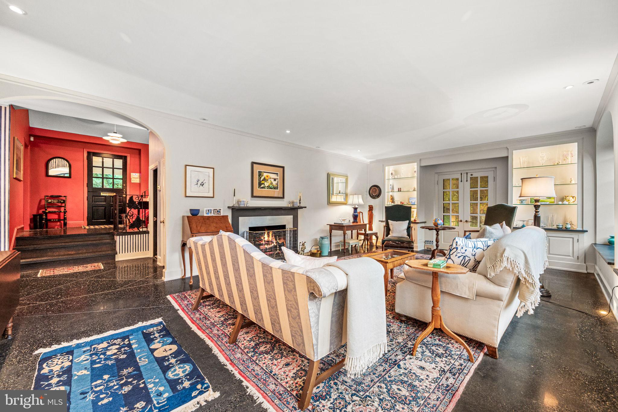 CHESTNUT HILL - Residential