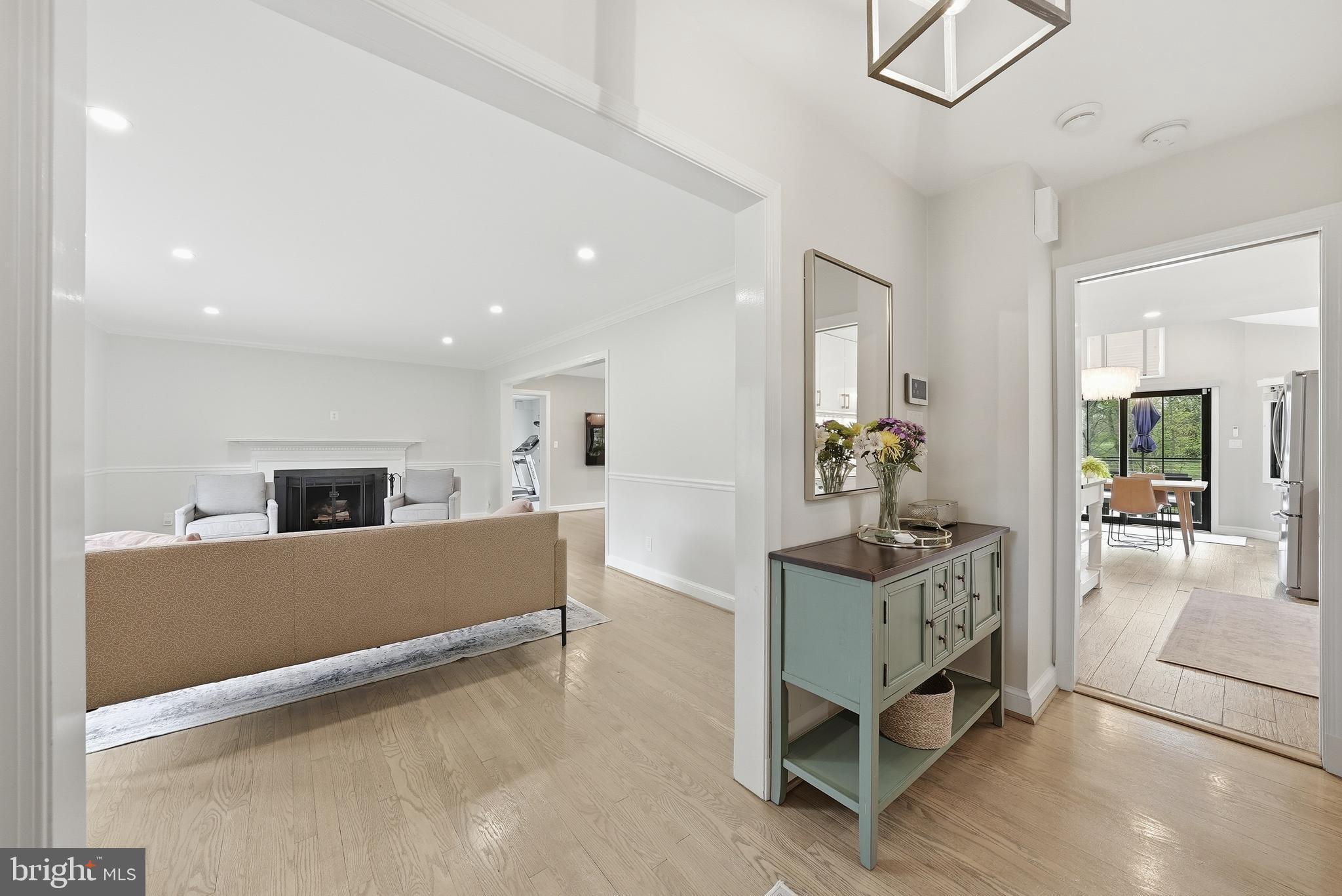 POTOMAC OUTSIDE - Residential