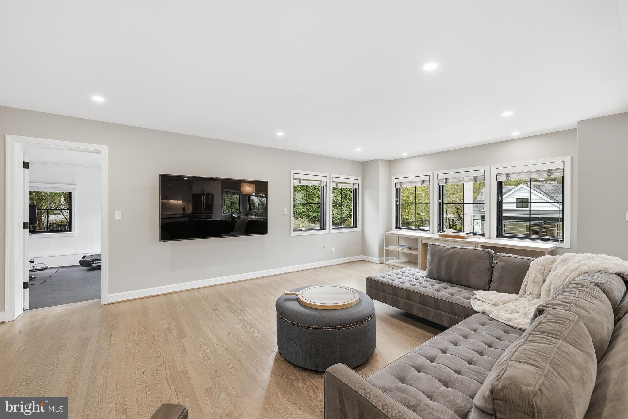 POTOMAC OUTSIDE - Residential