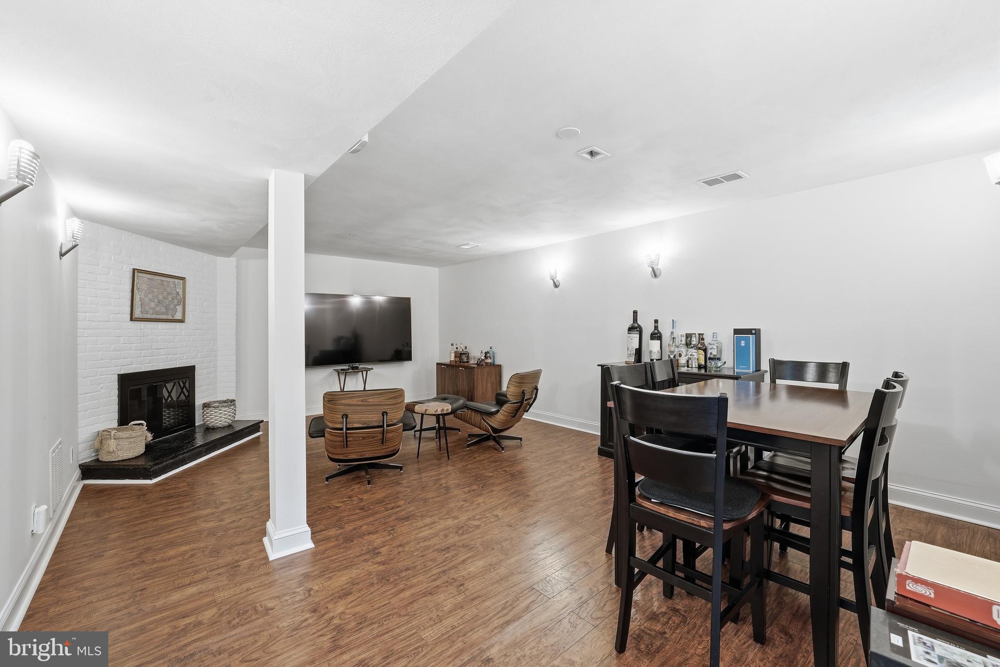 POTOMAC OUTSIDE - Residential