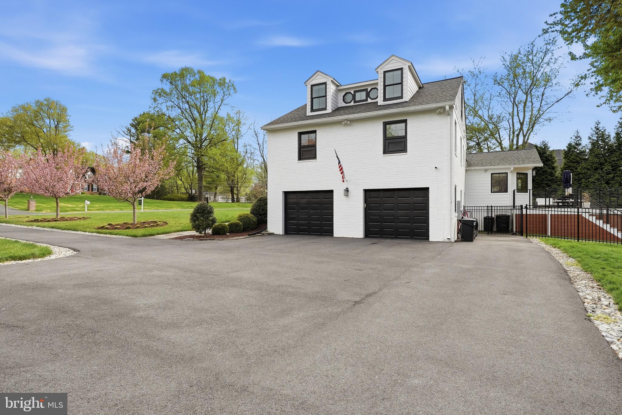 POTOMAC OUTSIDE - Residential