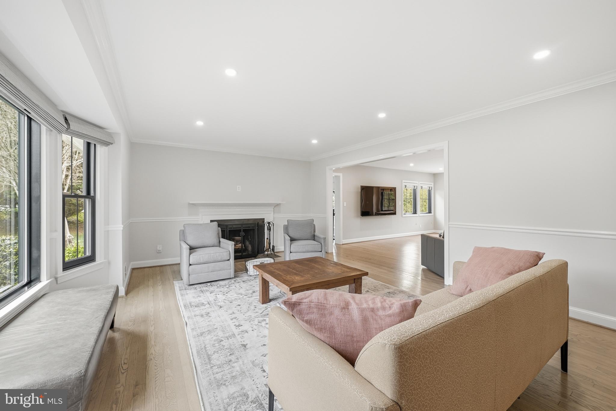 POTOMAC OUTSIDE - Residential