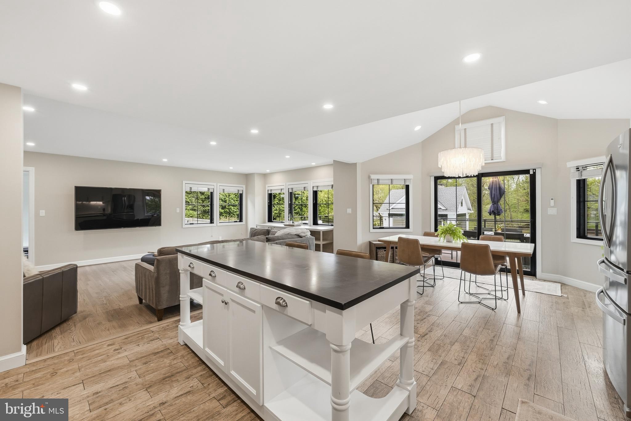 POTOMAC OUTSIDE - Residential