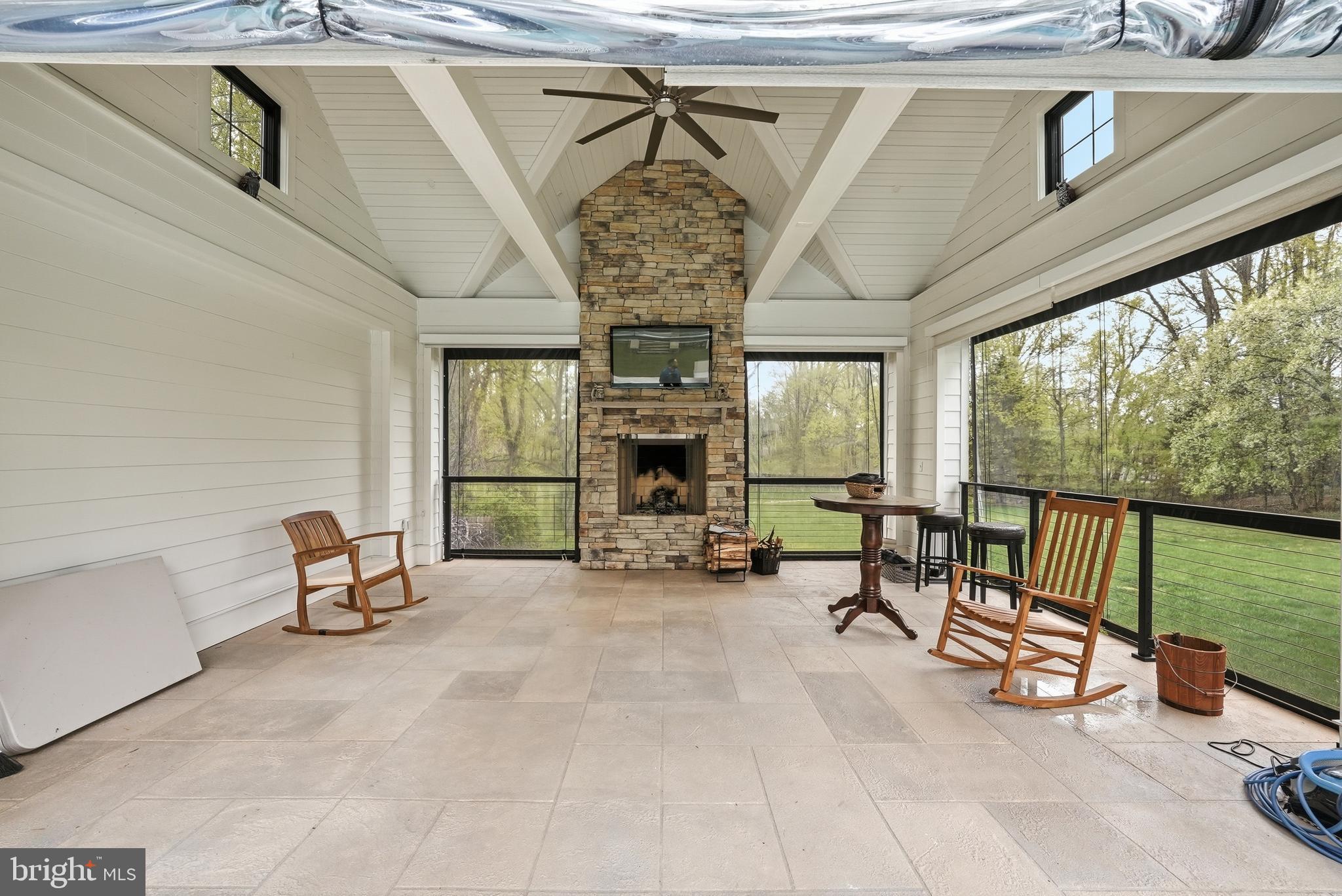 POTOMAC OUTSIDE - Residential