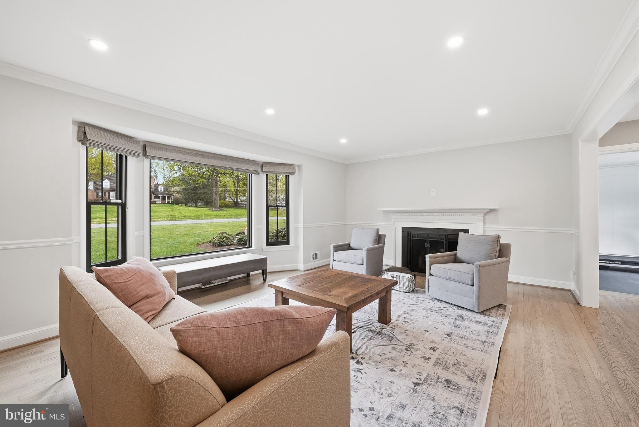 POTOMAC OUTSIDE - Residential