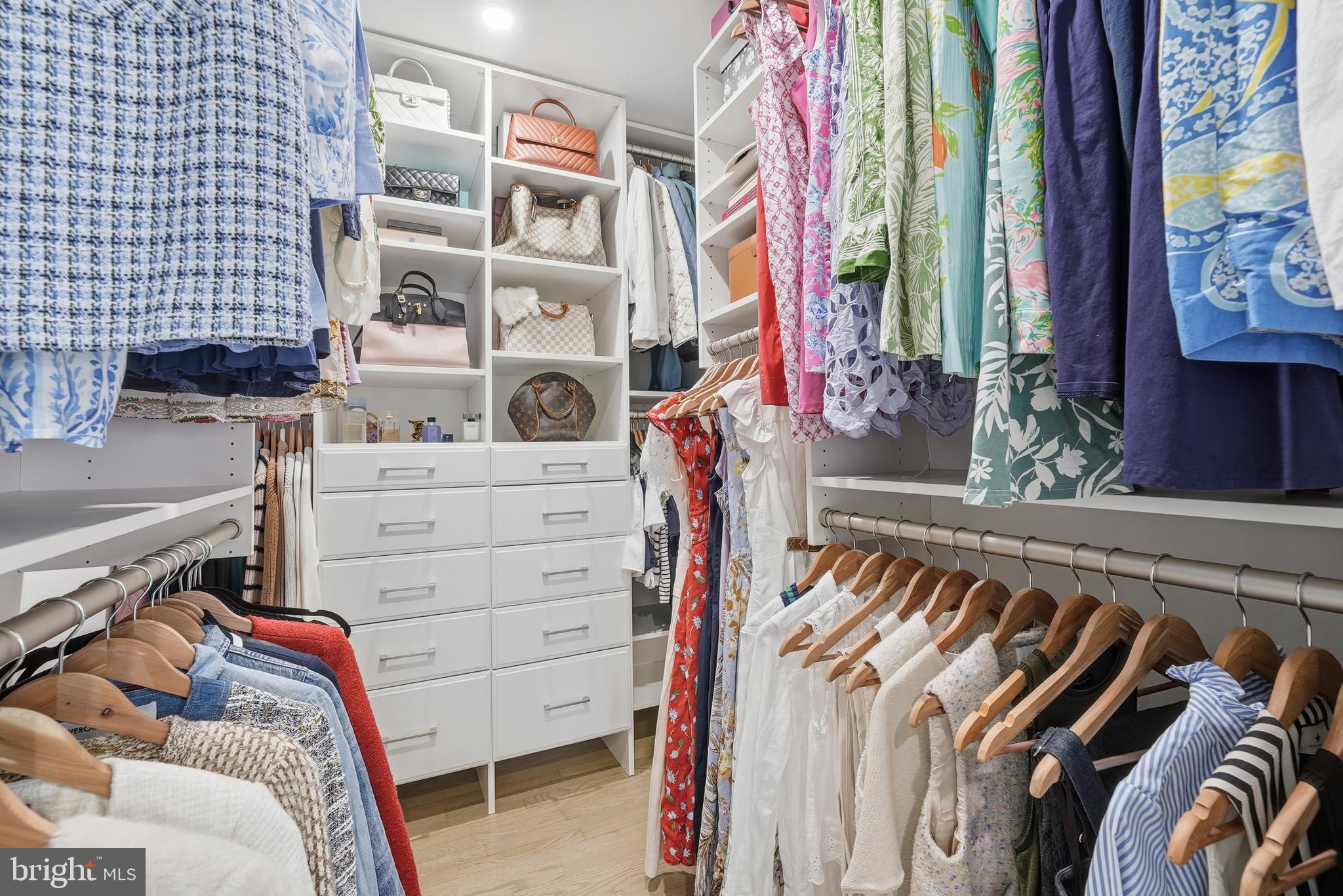 POTOMAC OUTSIDE - Residential