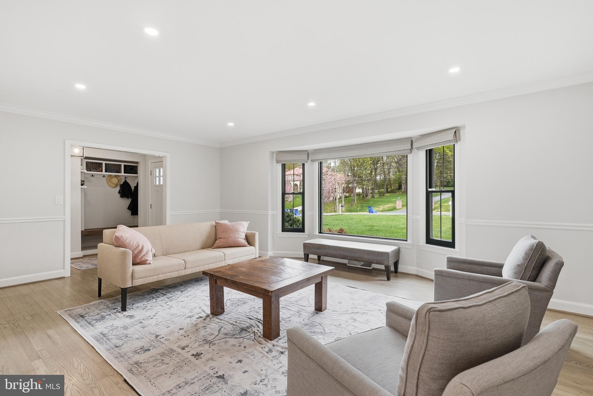 POTOMAC OUTSIDE - Residential