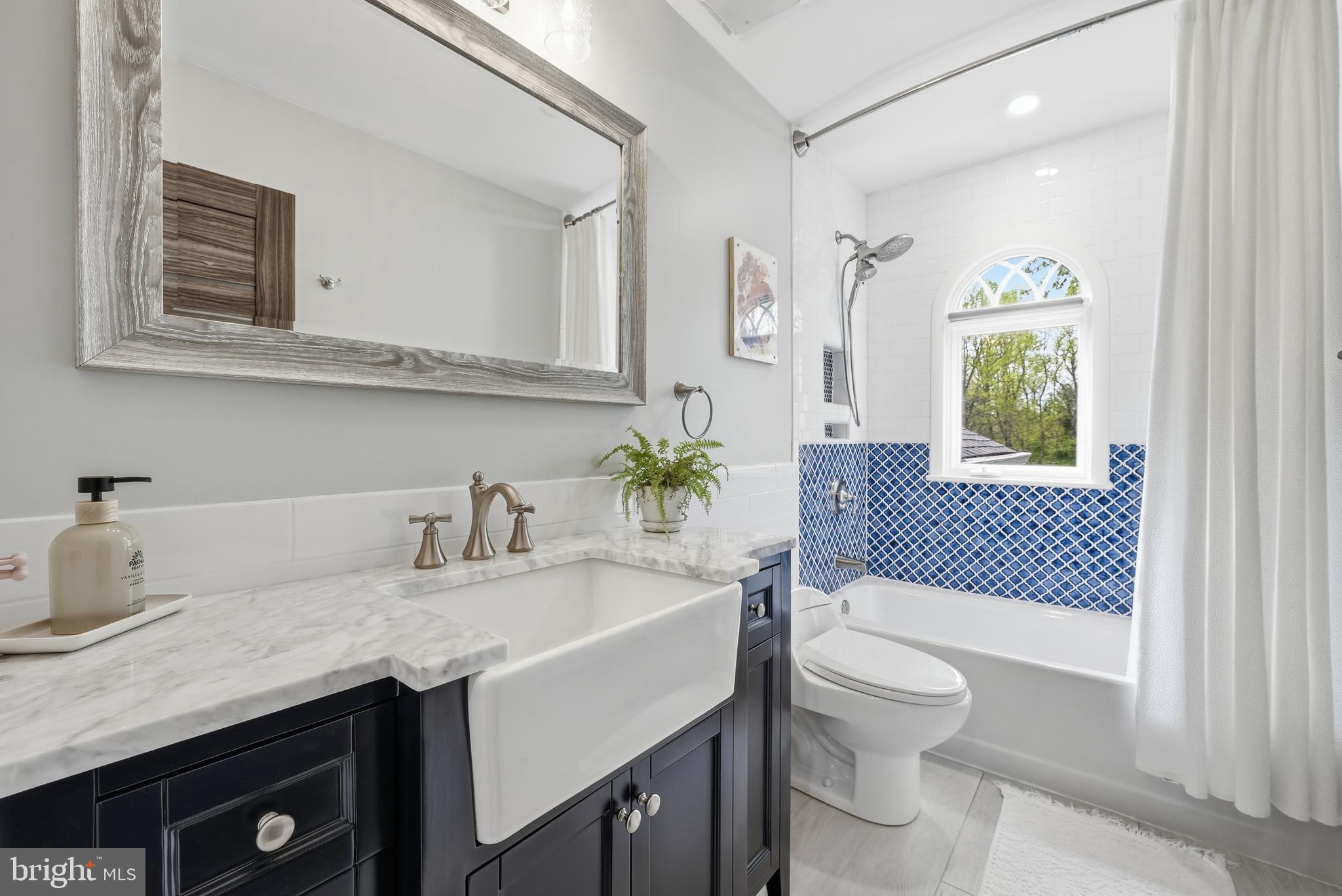 POTOMAC OUTSIDE - Residential