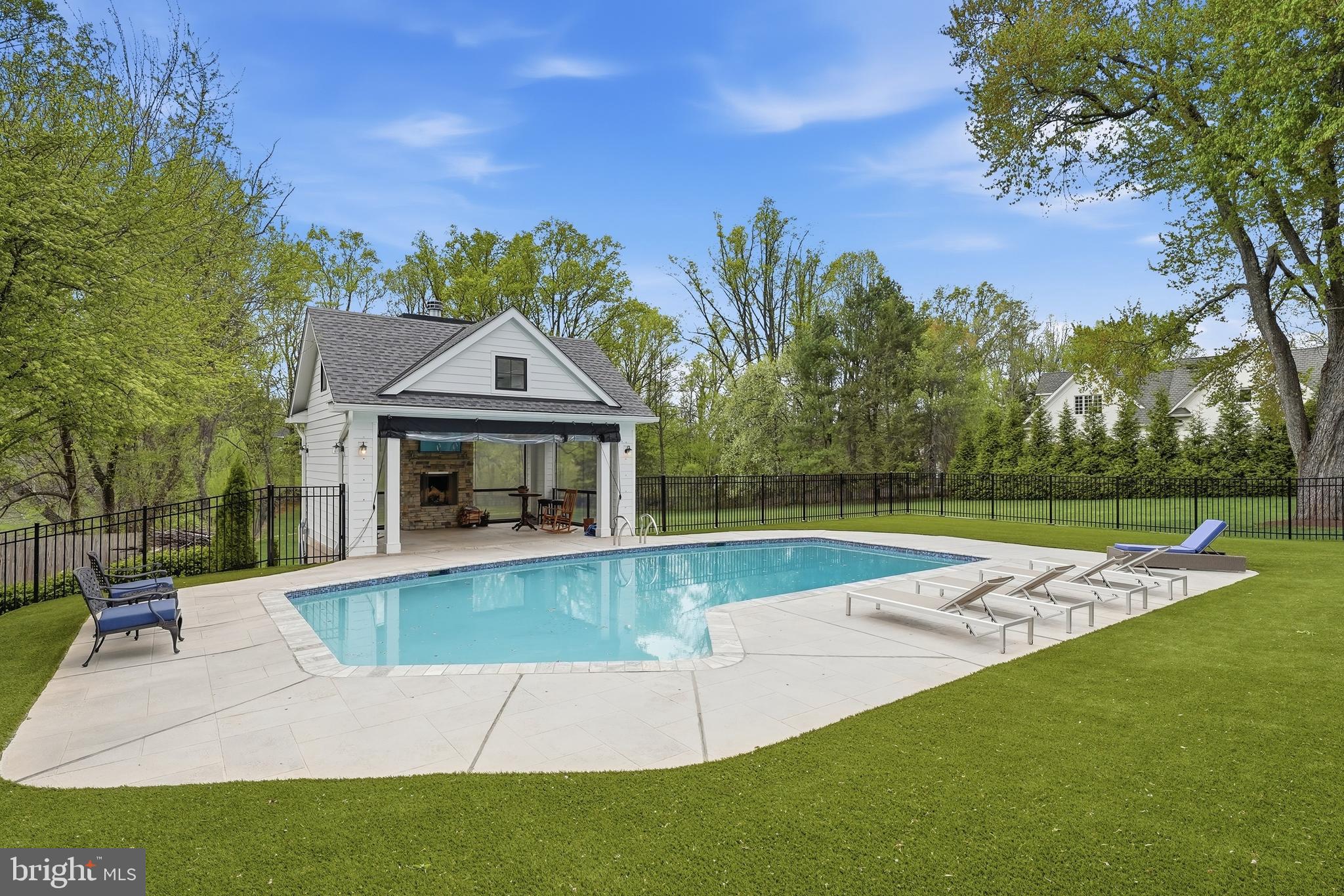 POTOMAC OUTSIDE - Residential