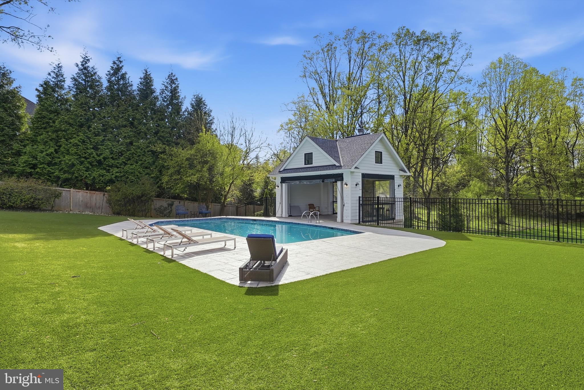 POTOMAC OUTSIDE - Residential