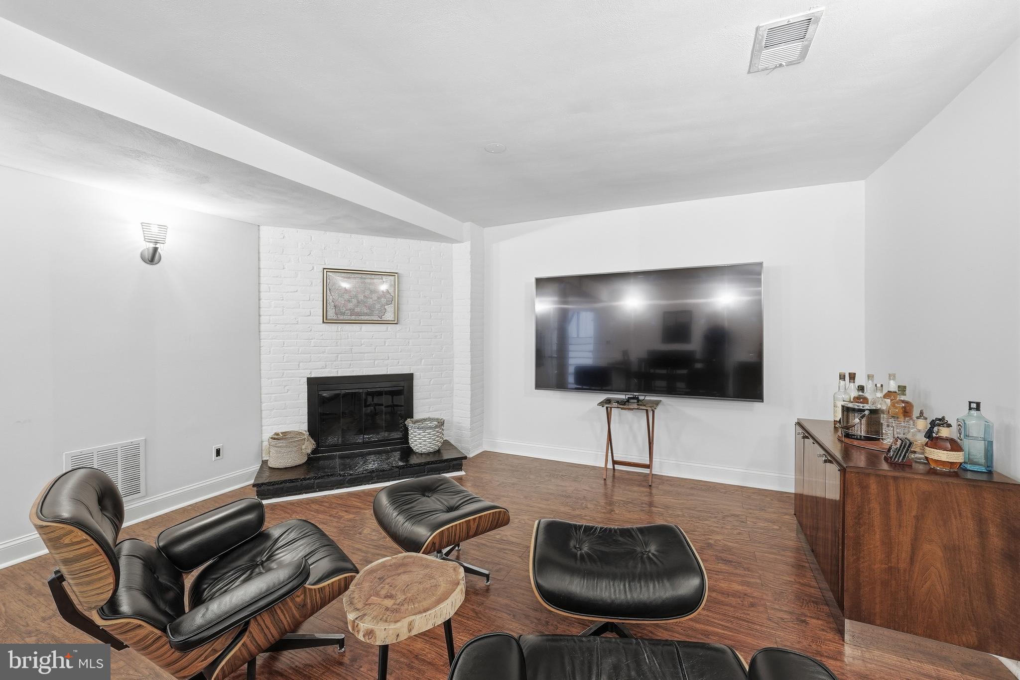 POTOMAC OUTSIDE - Residential