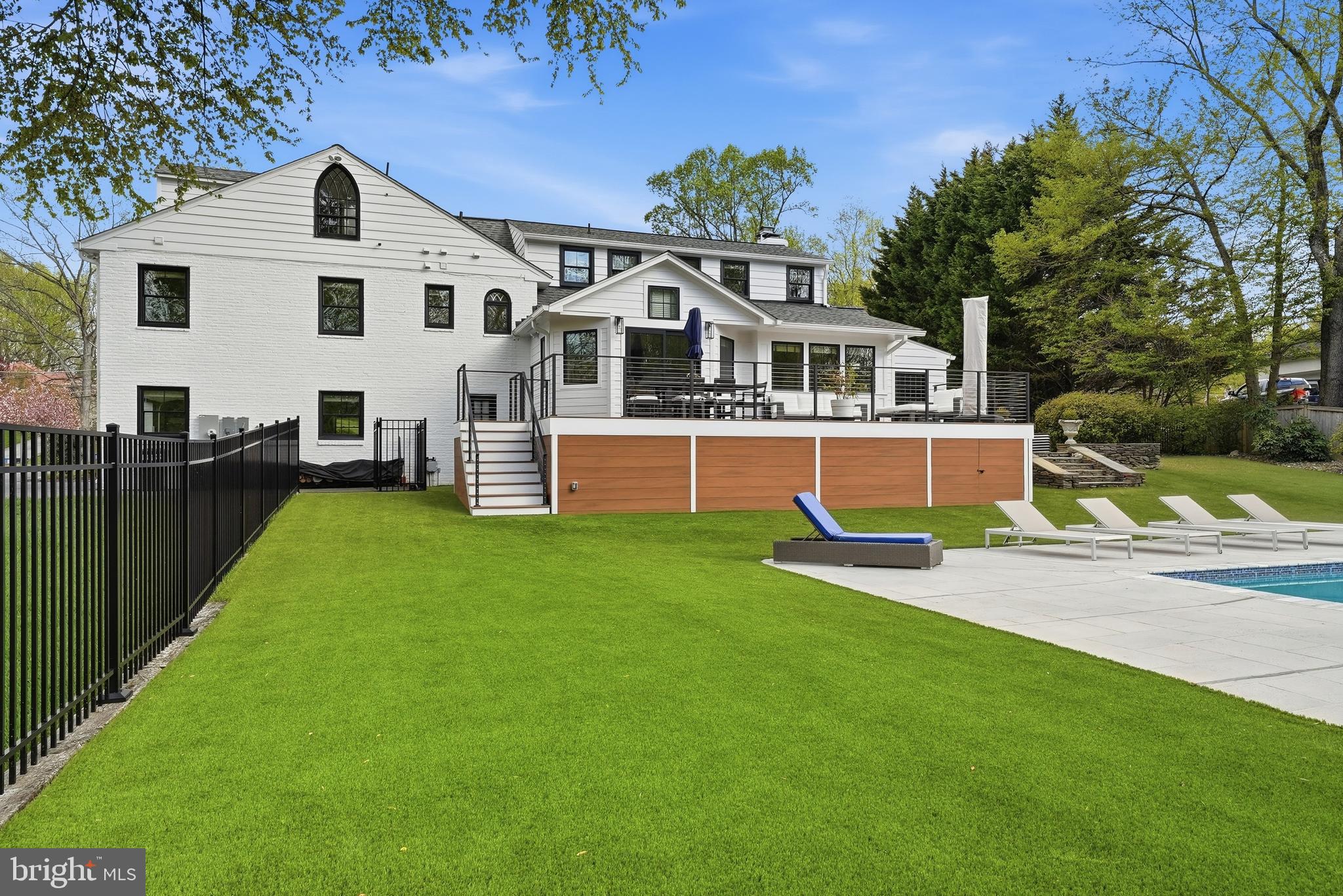 POTOMAC OUTSIDE - Residential