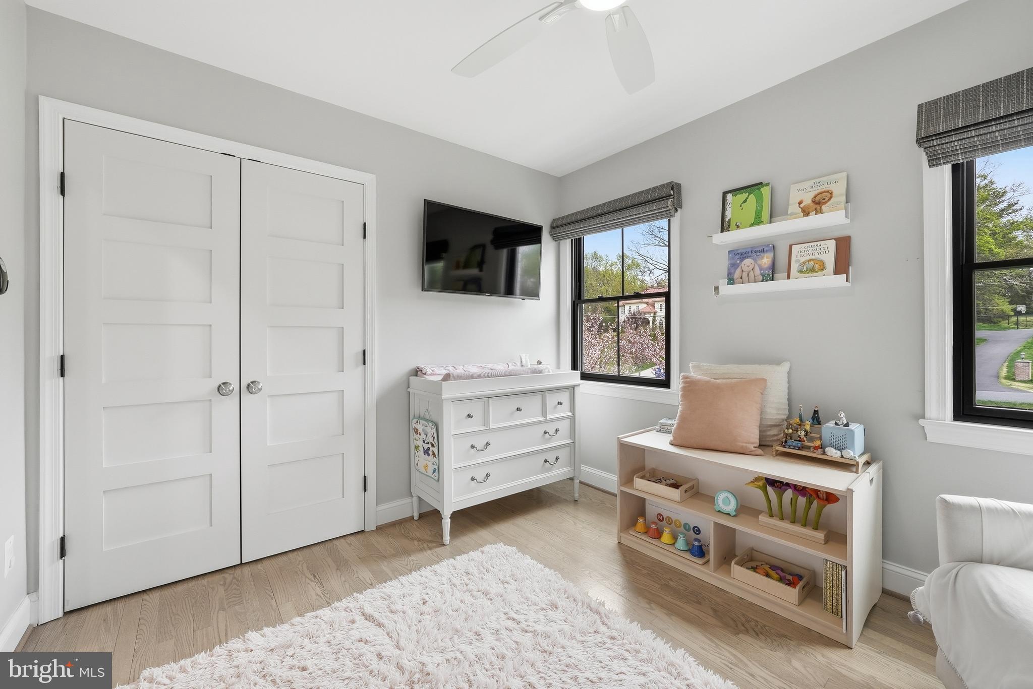 POTOMAC OUTSIDE - Residential