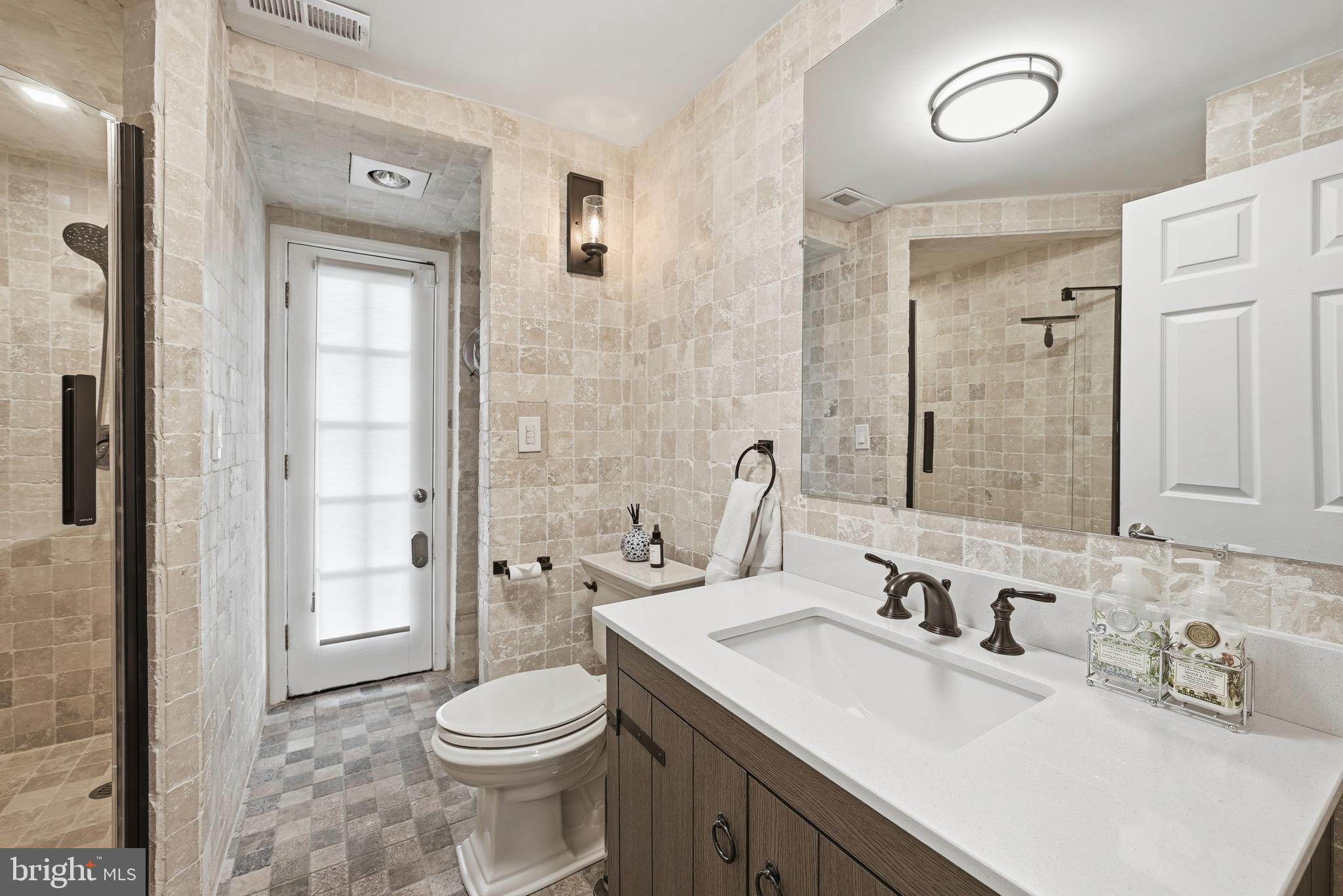 POTOMAC OUTSIDE - Residential