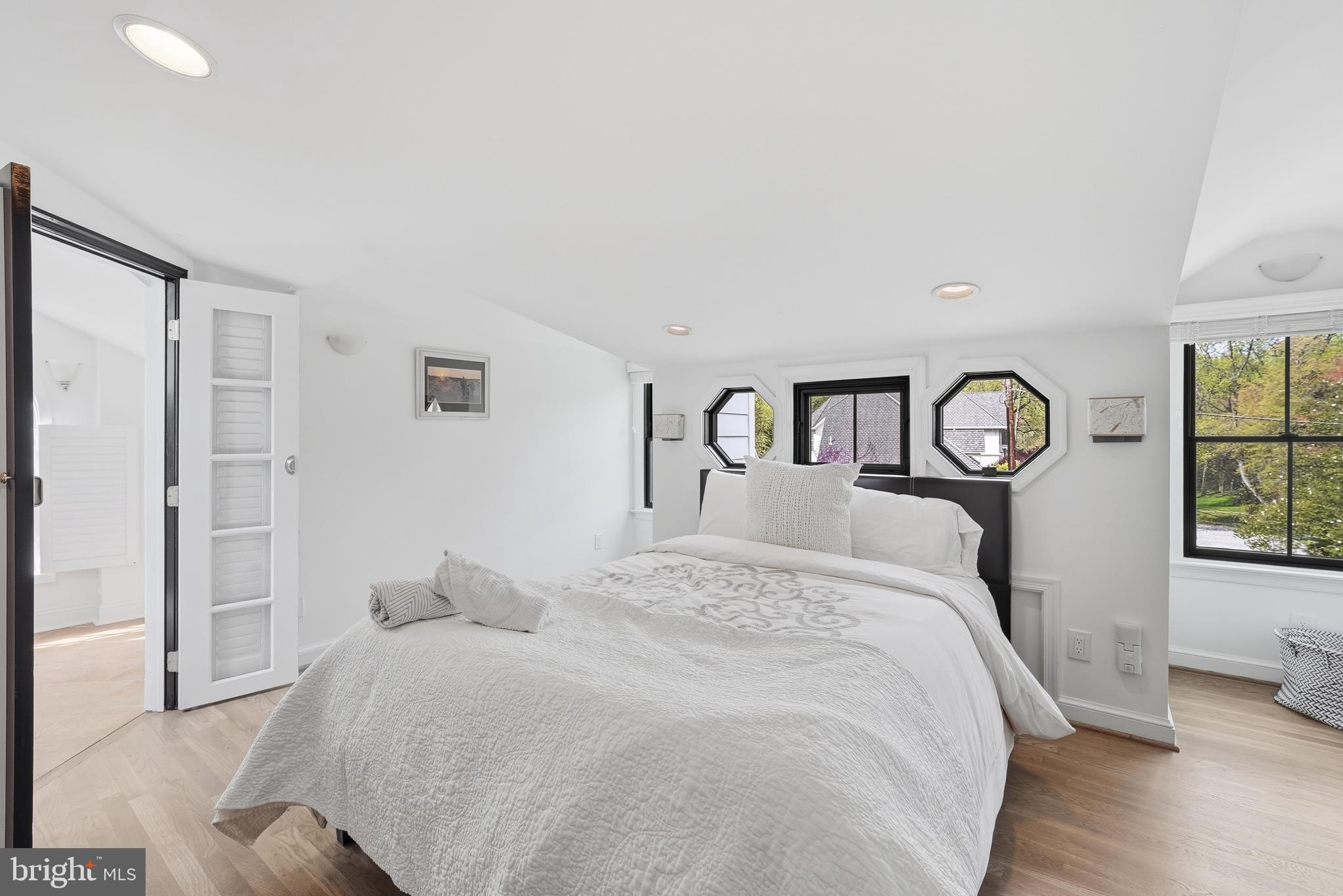 POTOMAC OUTSIDE - Residential