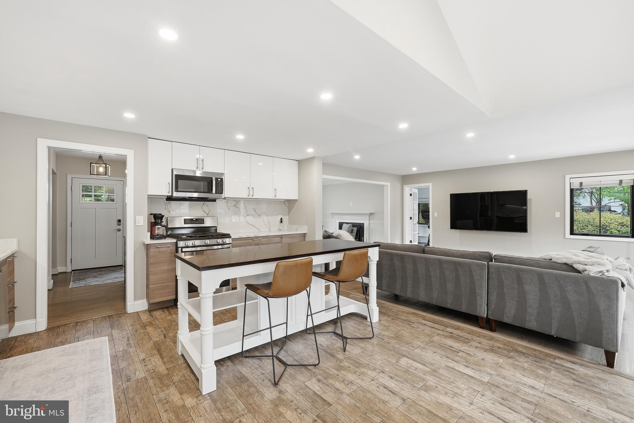 POTOMAC OUTSIDE - Residential