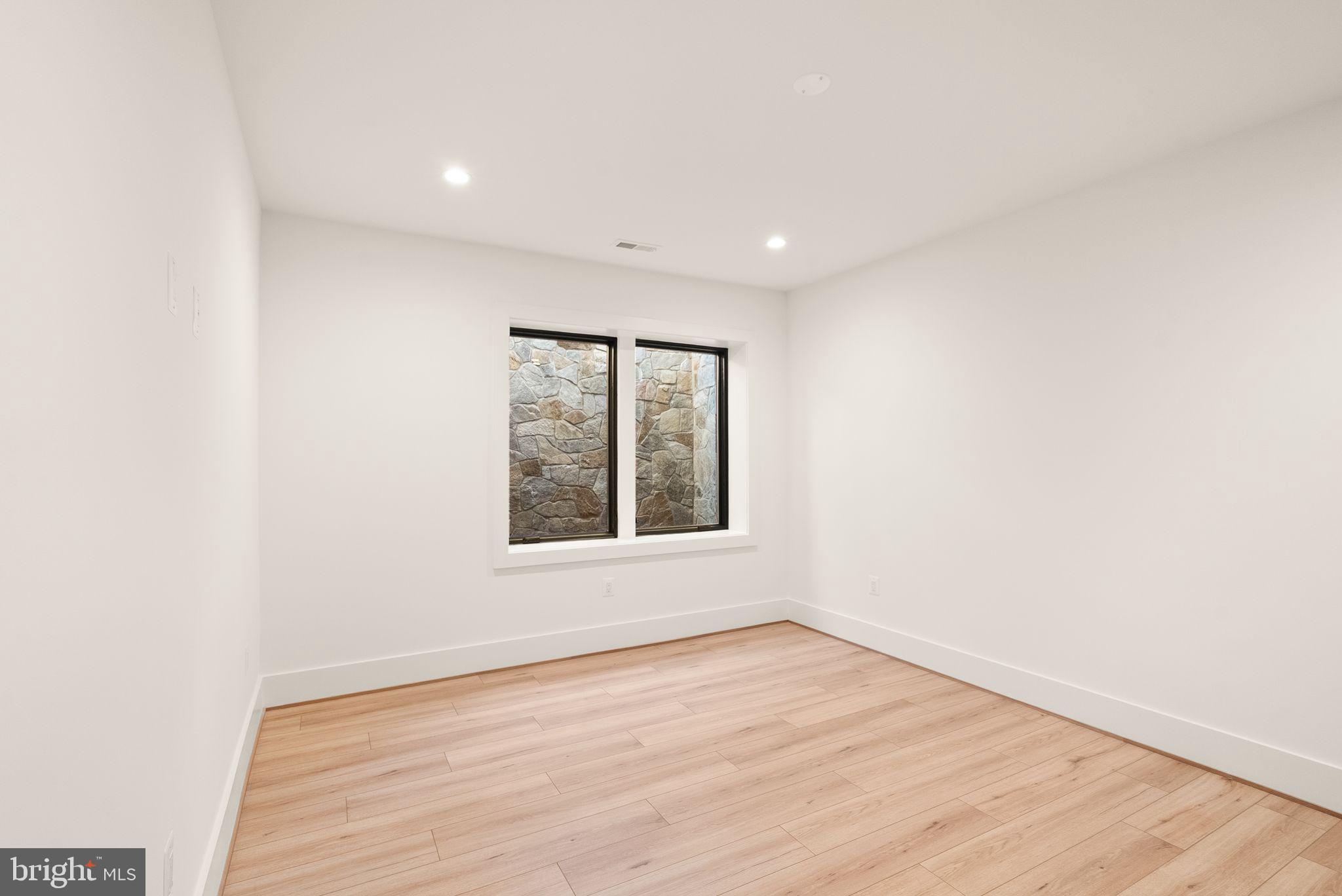 CLARENDON - Residential