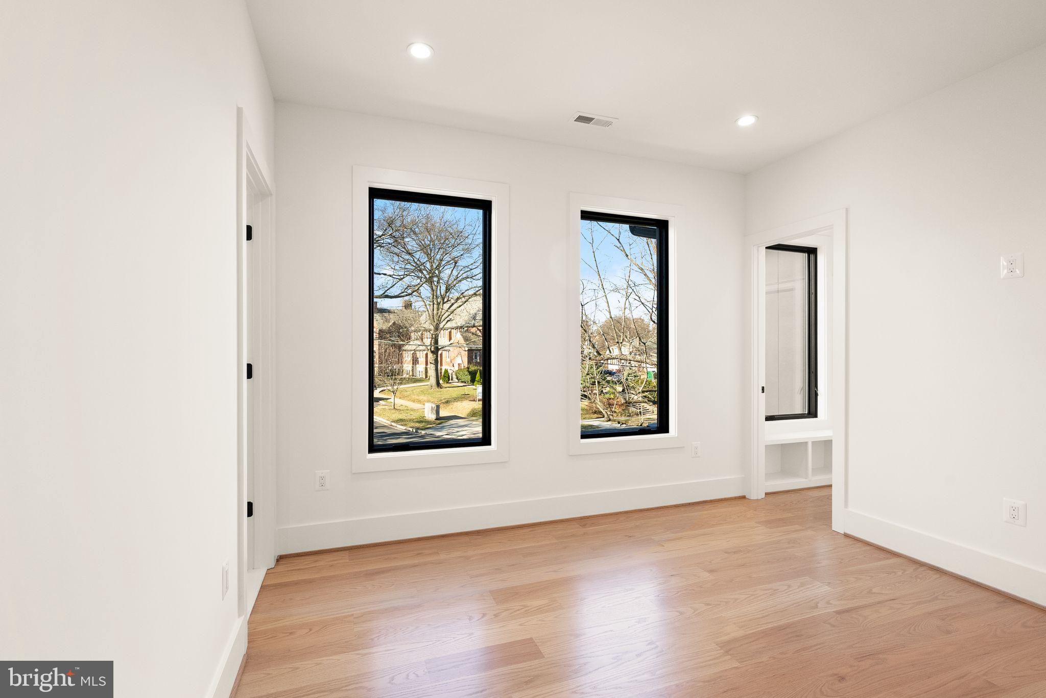 CLARENDON - Residential