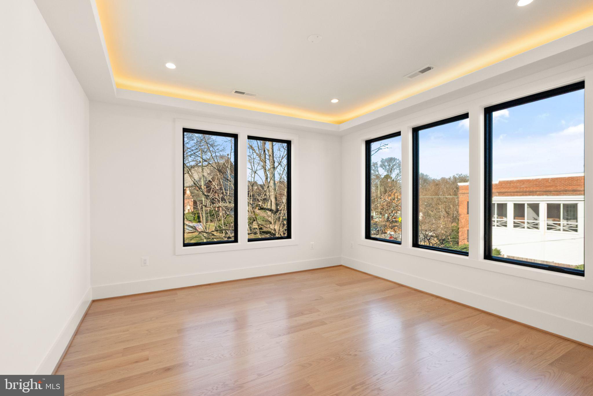 CLARENDON - Residential