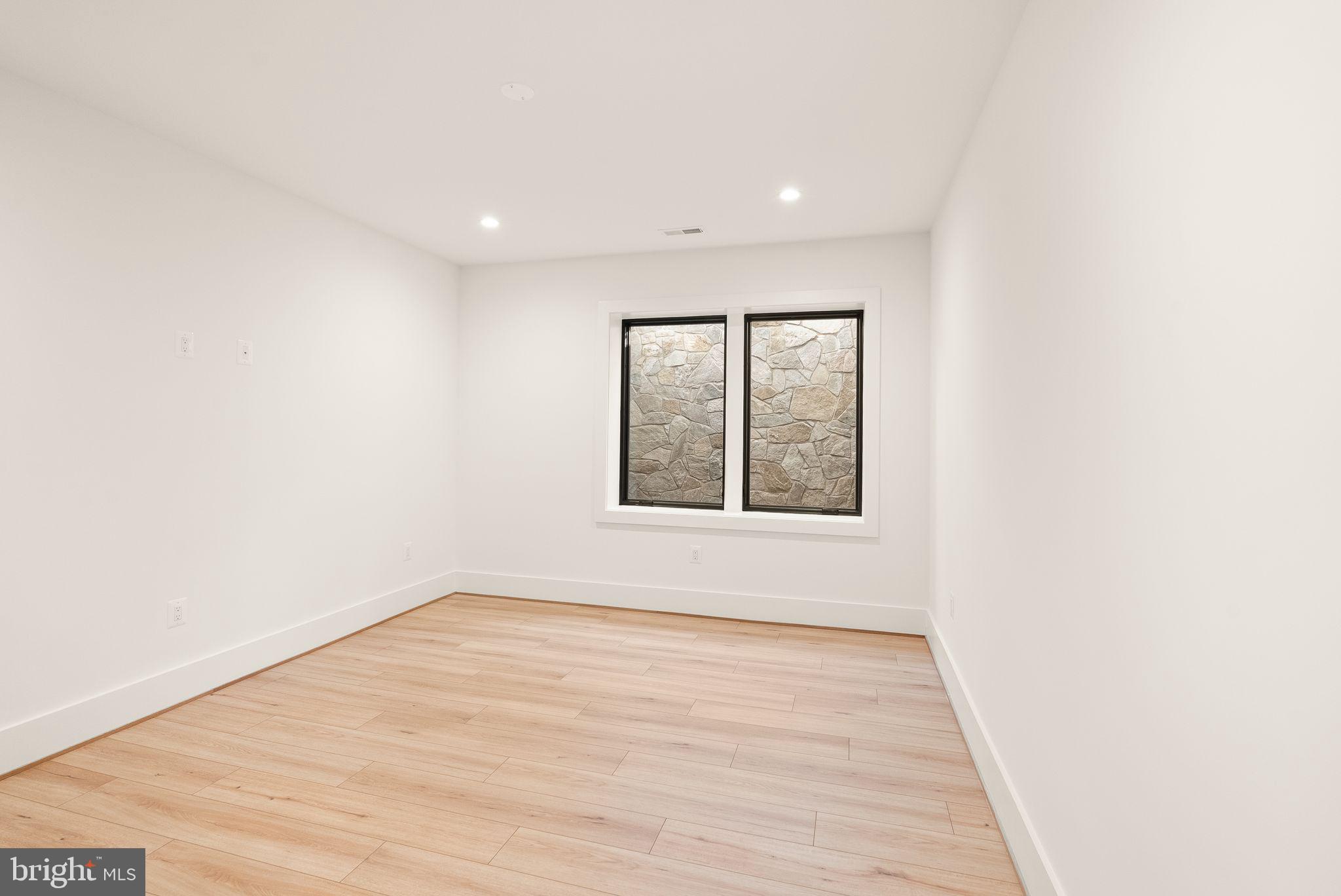 CLARENDON - Residential