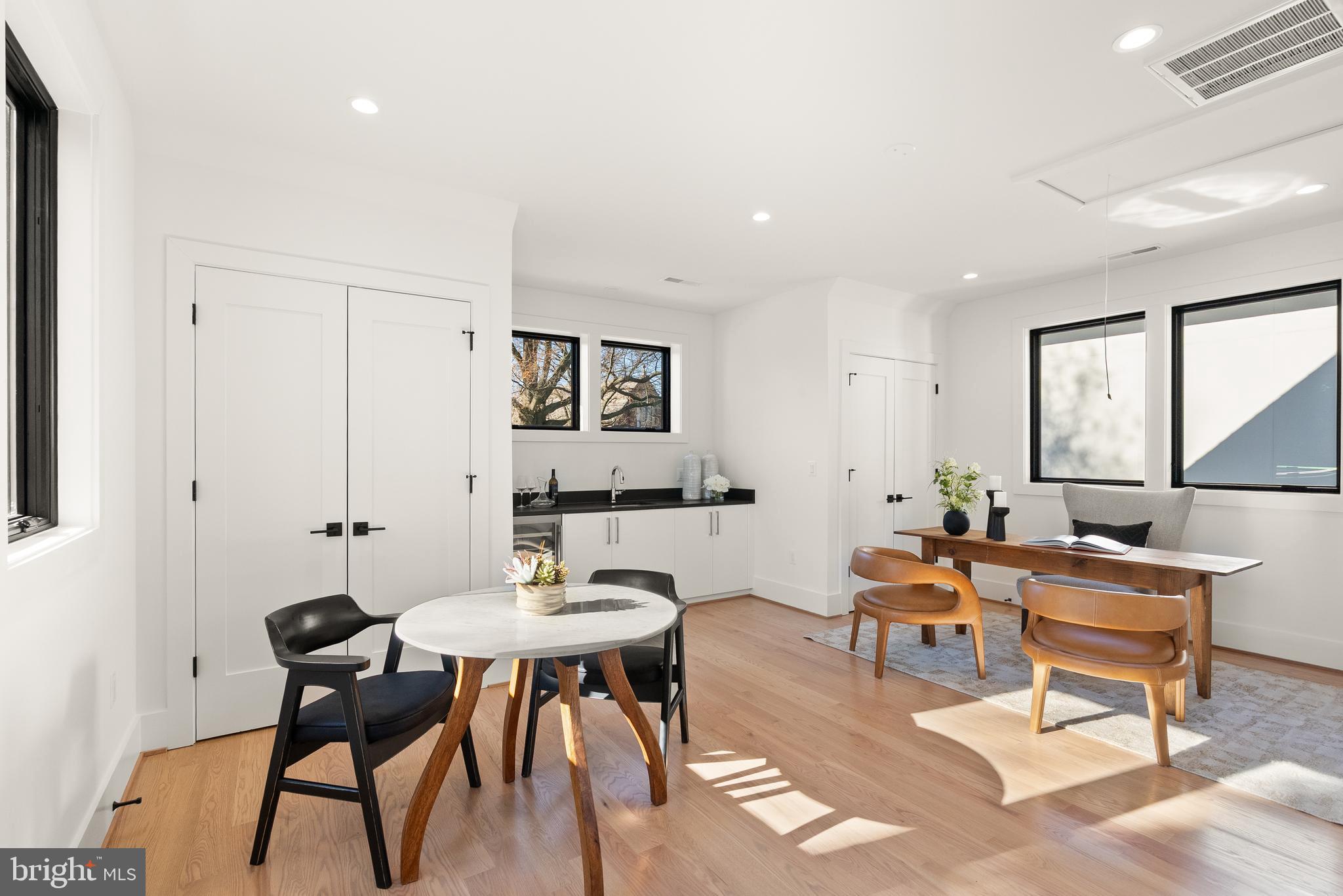 CLARENDON - Residential