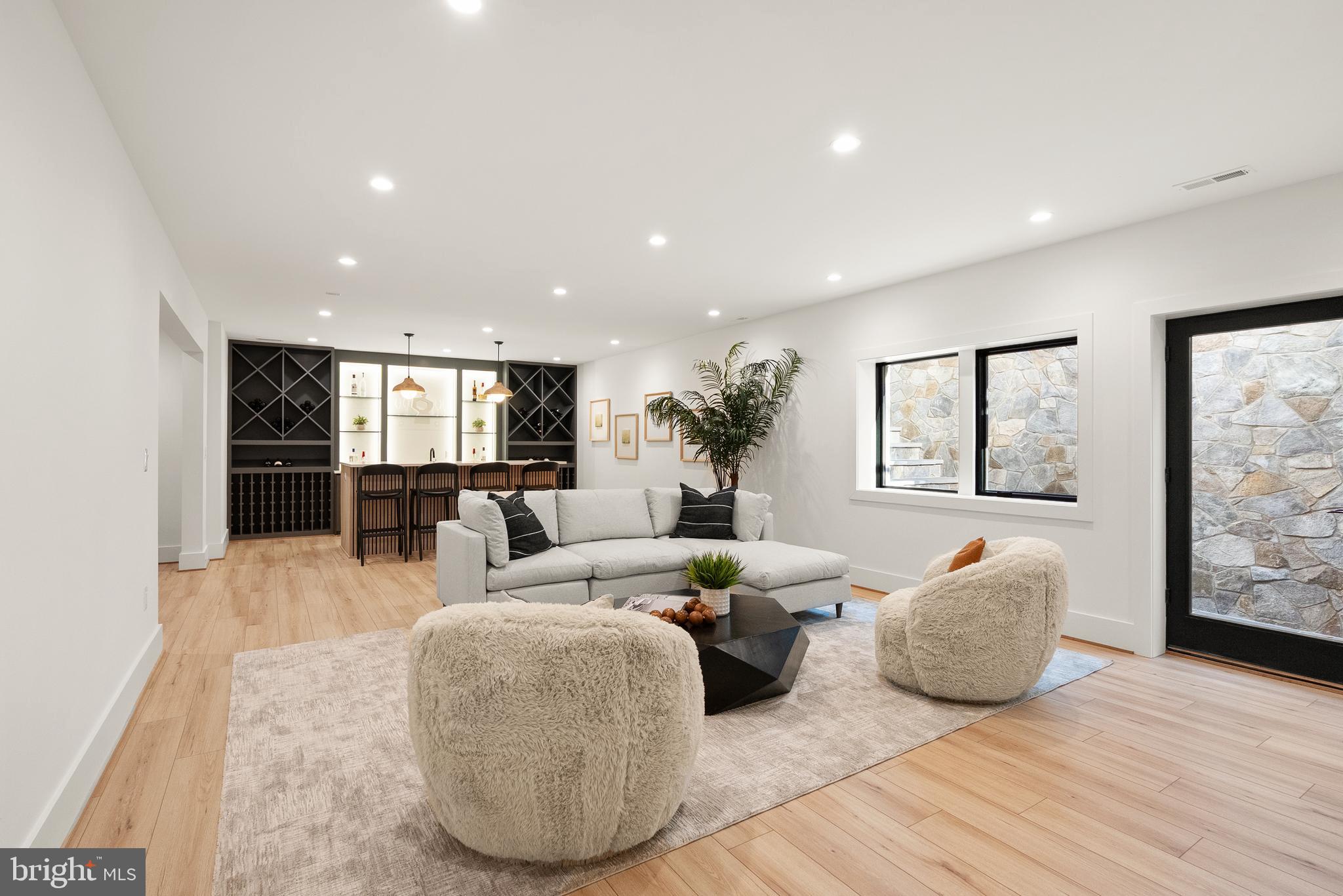 CLARENDON - Residential