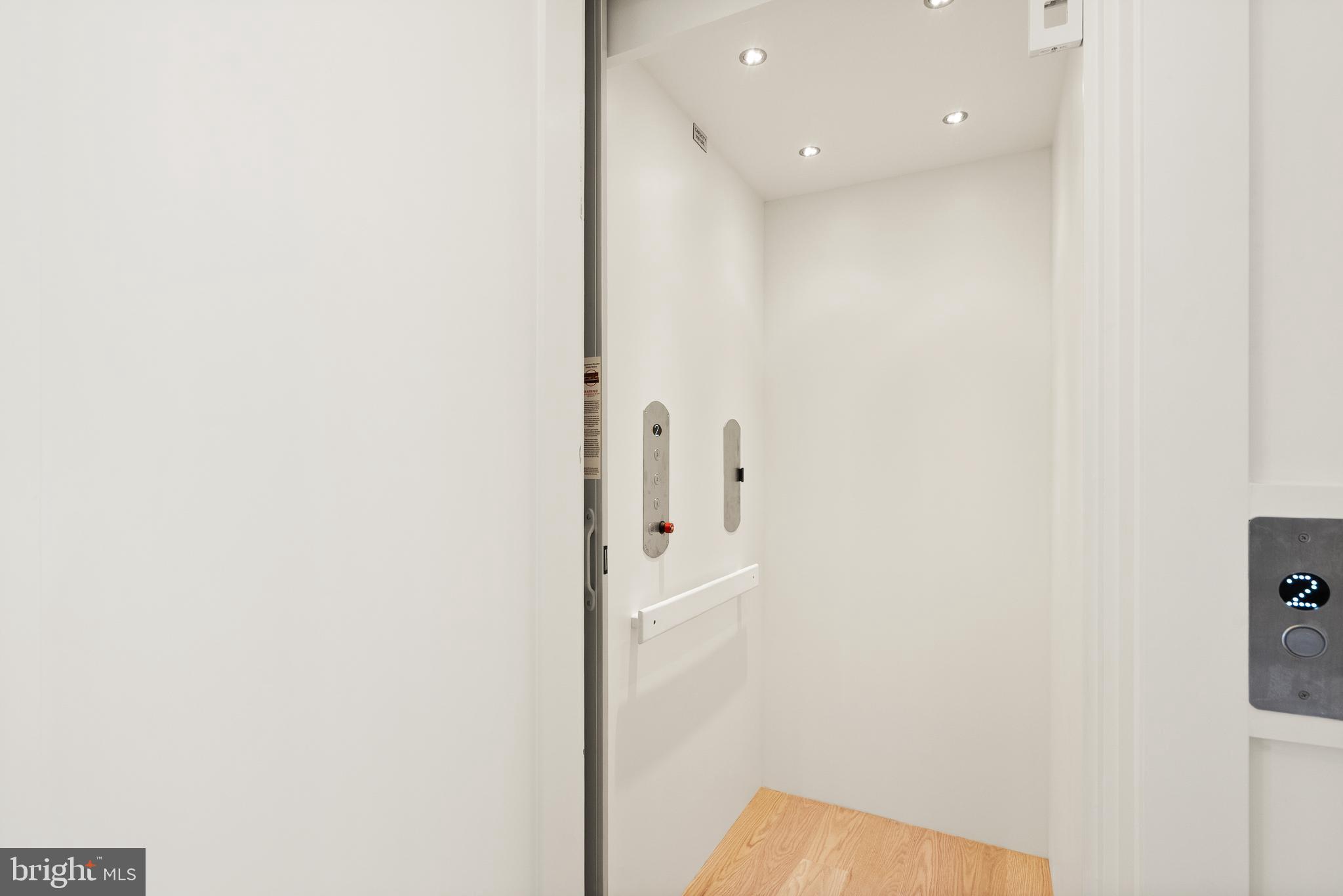 CLARENDON - Residential