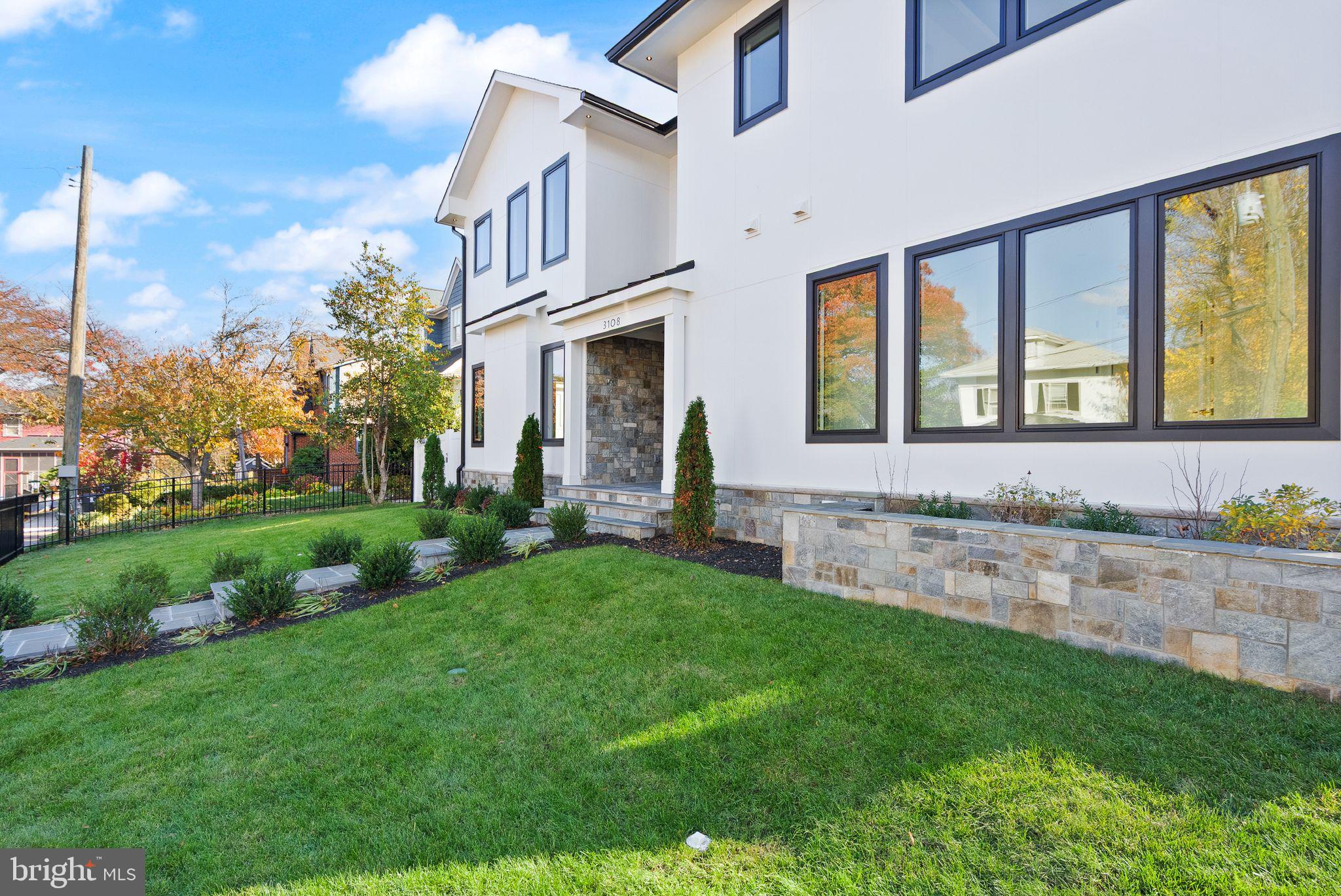 CLARENDON - Residential