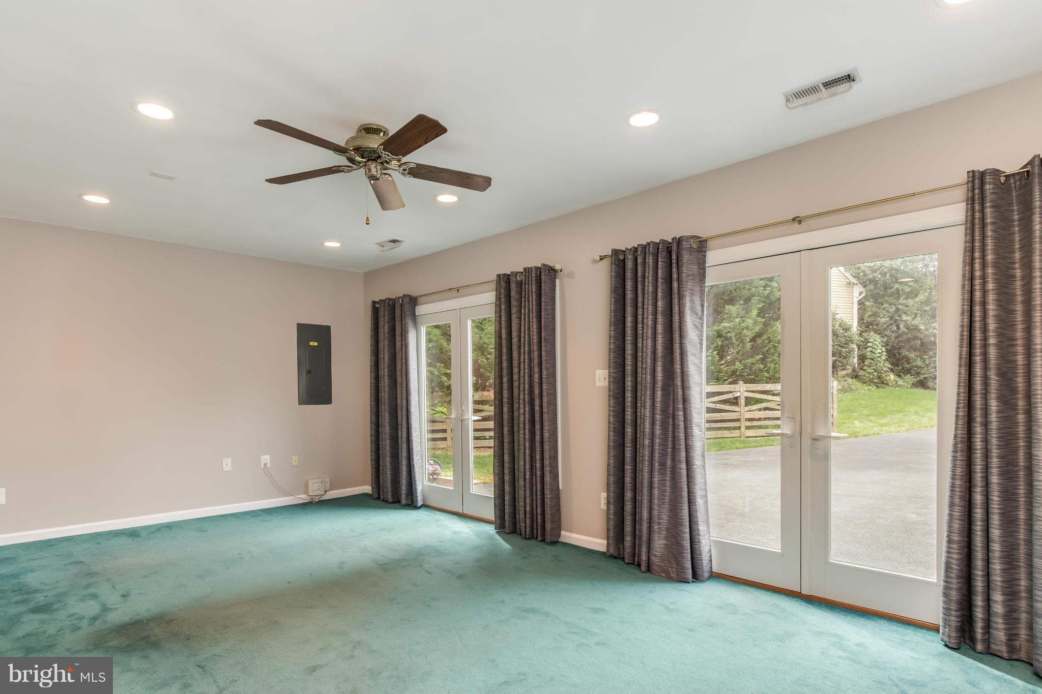 COUNTRYSIDE - Residential