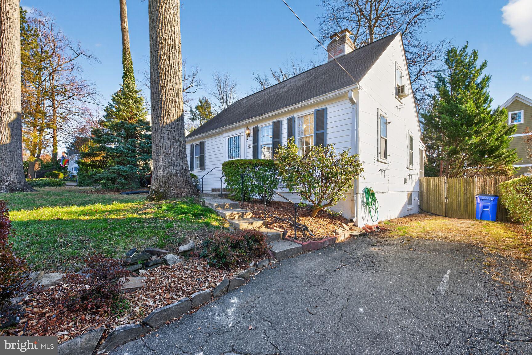 4556 S CHELSEA LANE S