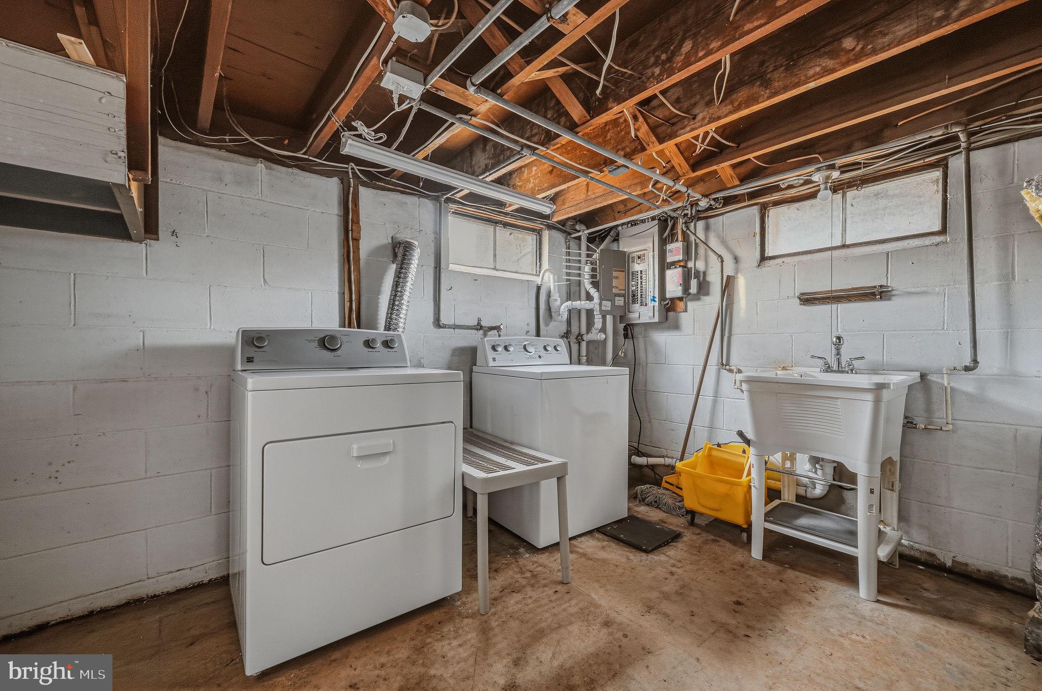 EAST LAKE GDNS - Residential