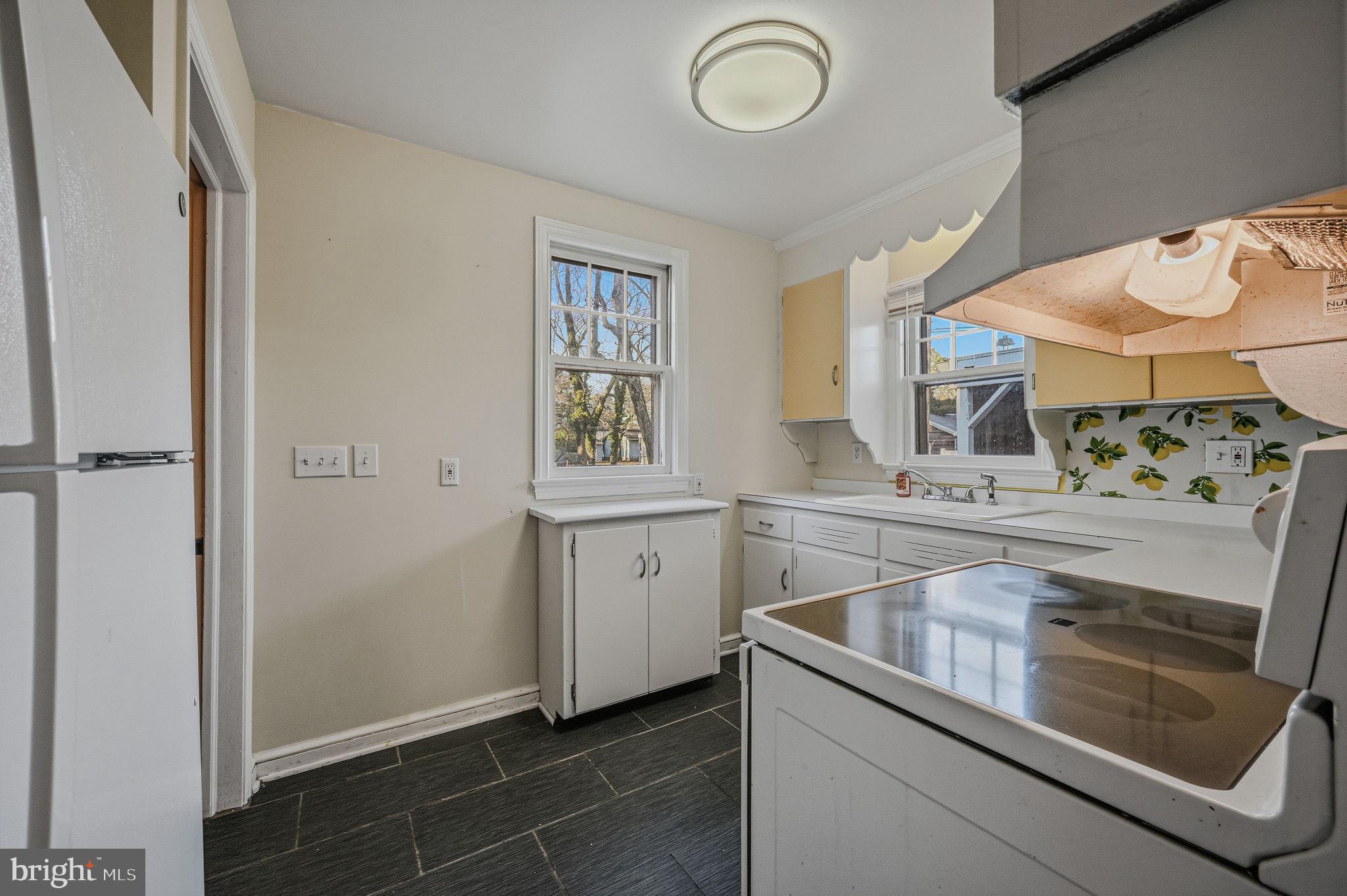 EAST LAKE GDNS - Residential