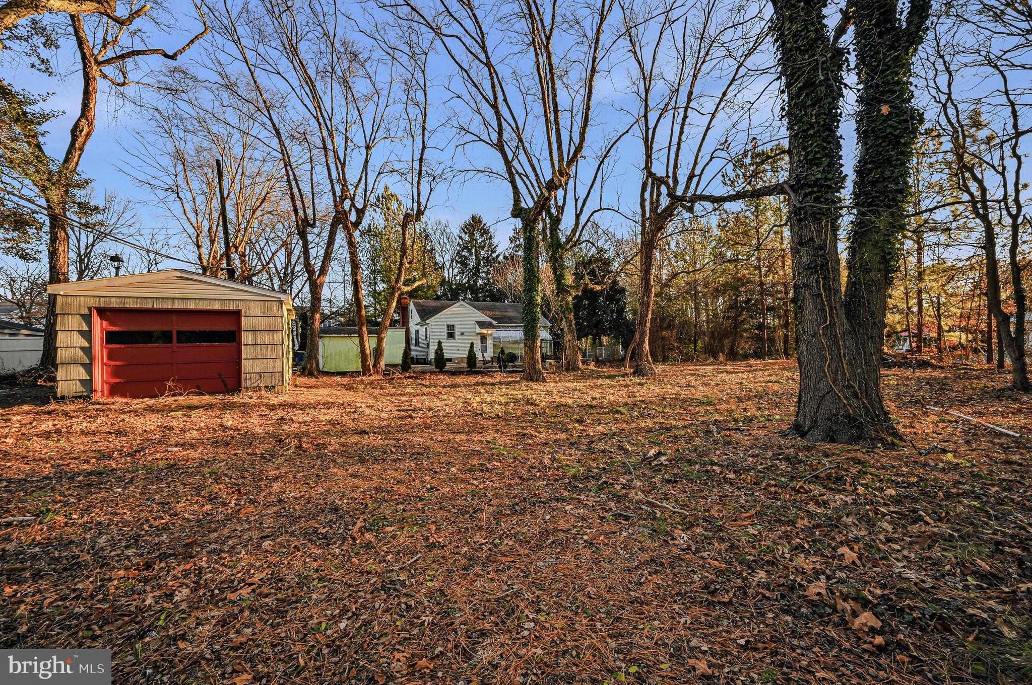 EAST LAKE GDNS - Residential