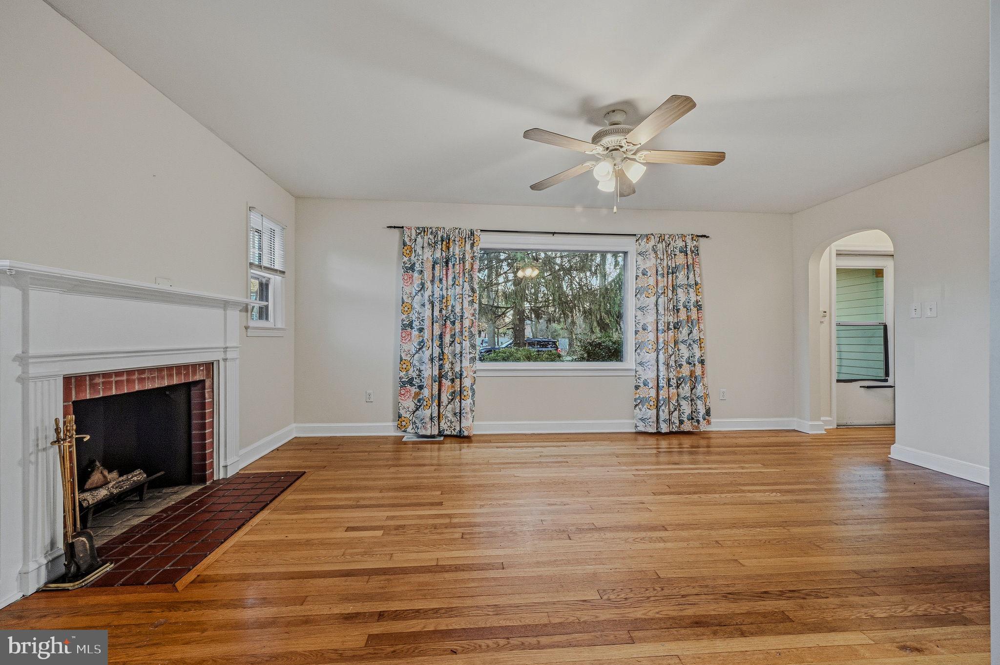 EAST LAKE GDNS - Residential