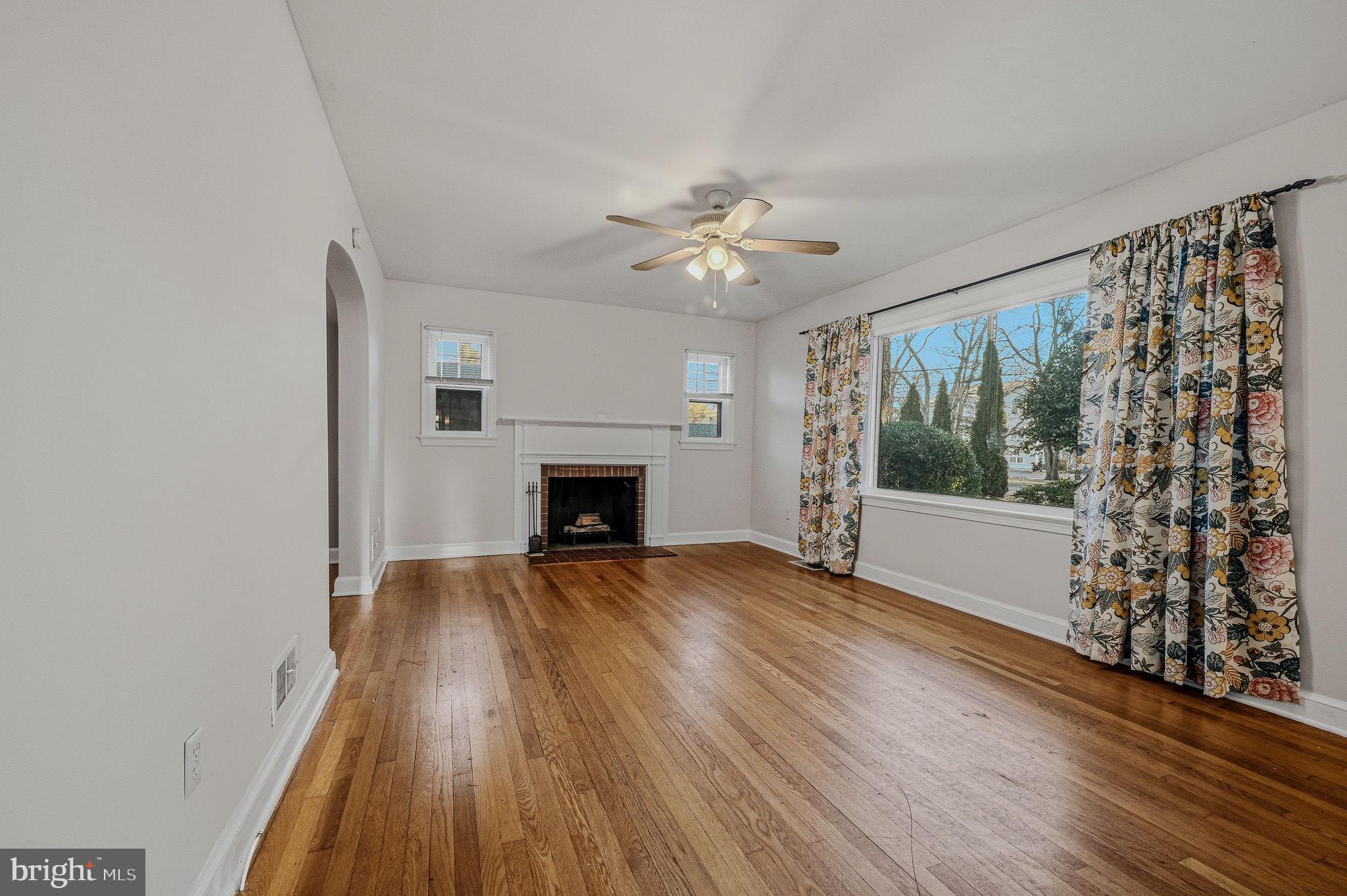 EAST LAKE GDNS - Residential