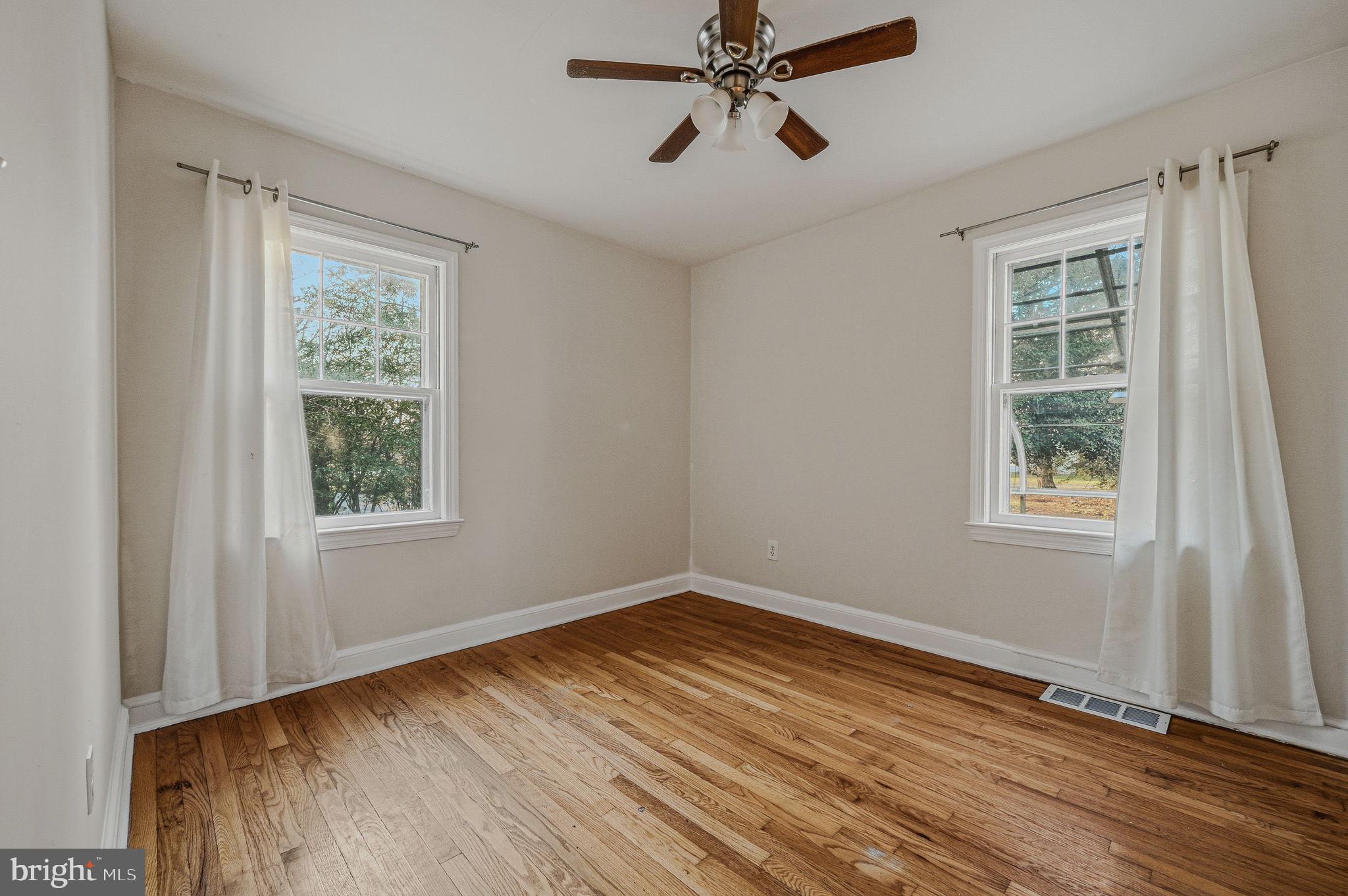 EAST LAKE GDNS - Residential