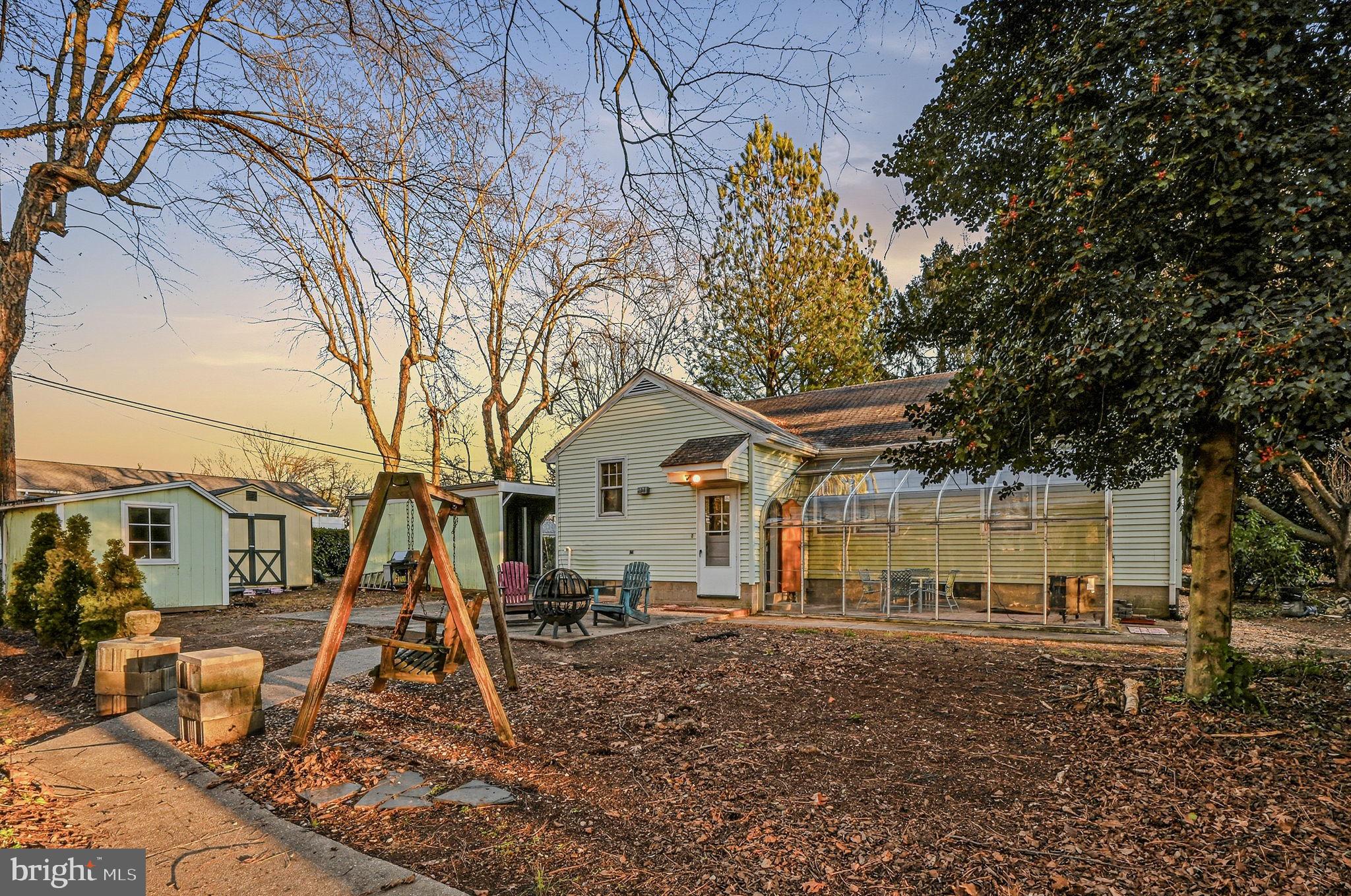 EAST LAKE GDNS - Residential