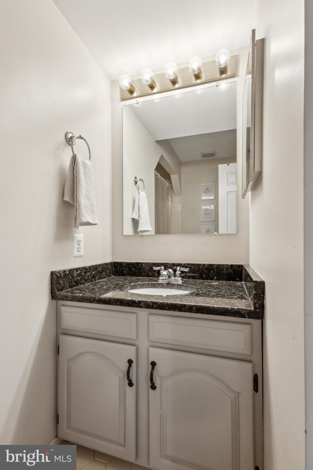 KINGSTOWNE - Residential Lease