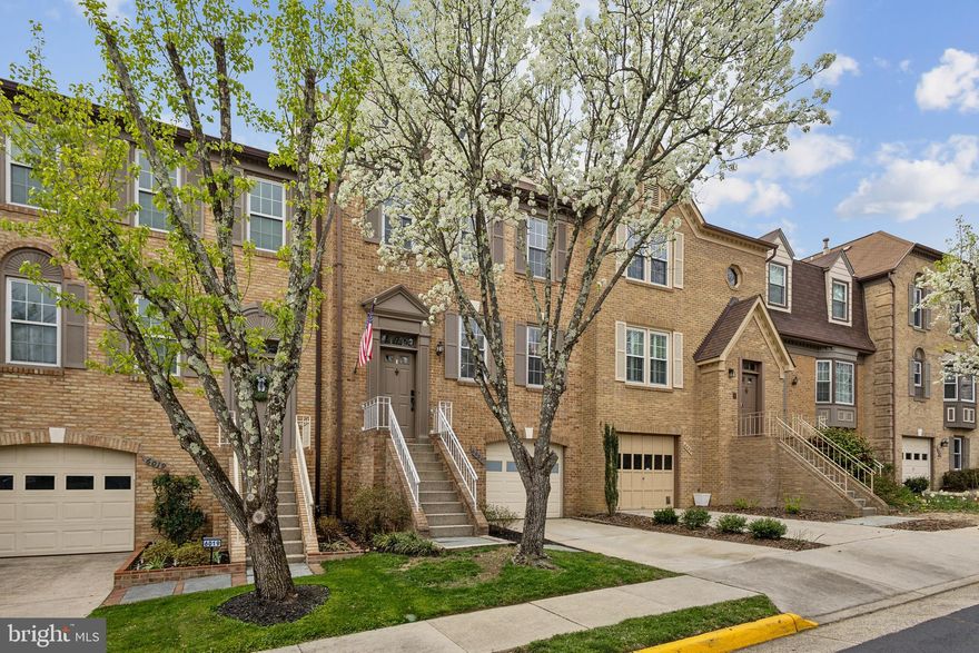 This terrific Kingstowne Townhome is available for lease, and is managed by a professional property management company.  The Kingstowne community offers a community pool, fitness centers, tennis and pickleball courts and other amenities.  The Townhome is in excellent condition.  The location is ideal for commuting to the Pentagon, to DC, or anywhere in Northern Virginia.  Landlord requires minimum credit score of 700.