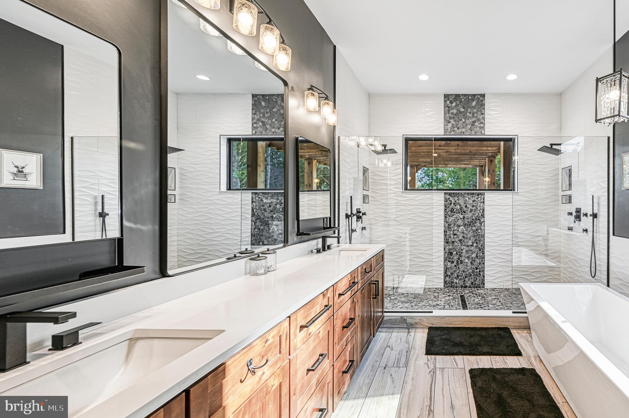 THALIA SHORES - Residential