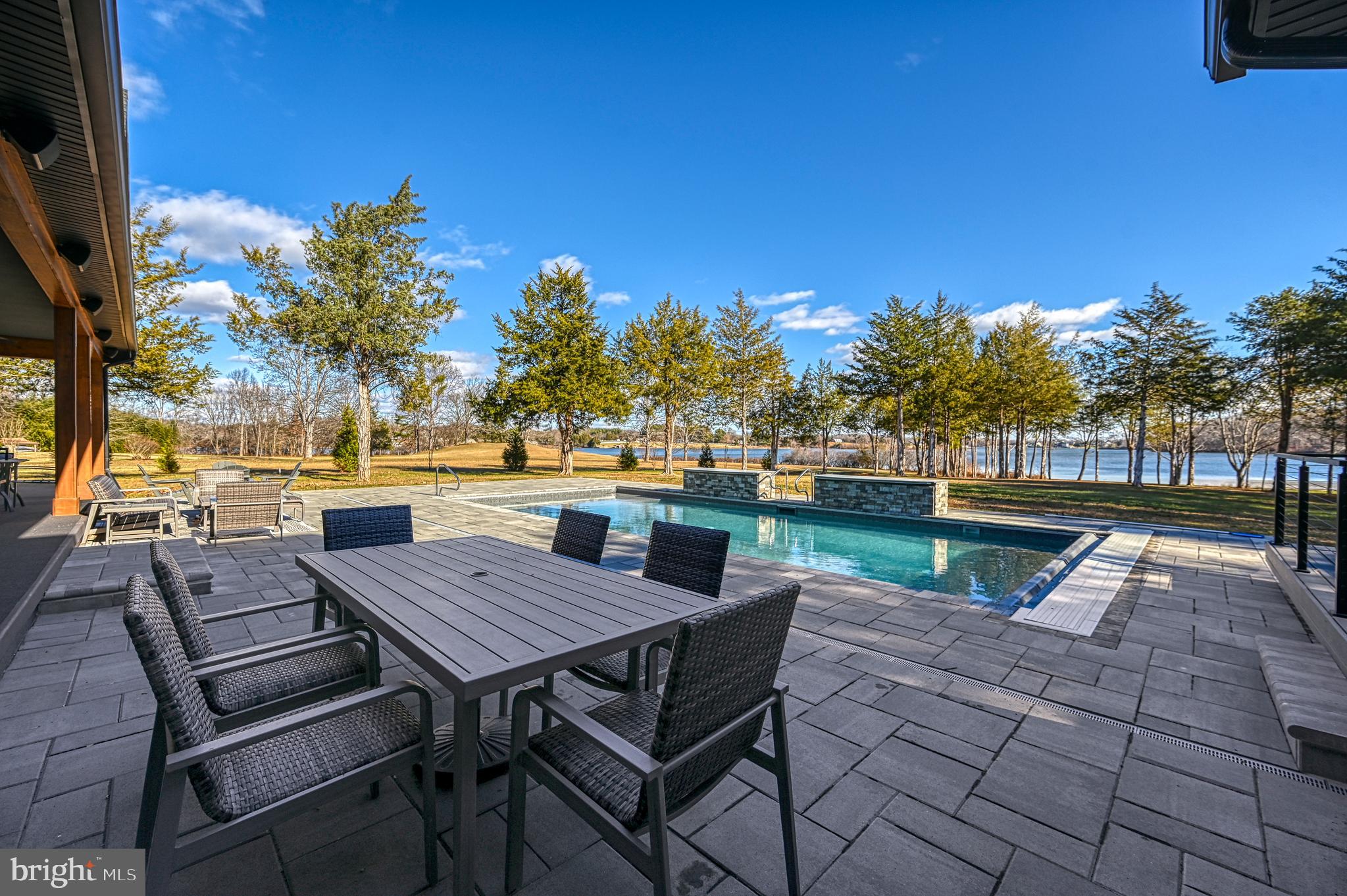 THALIA SHORES - Residential