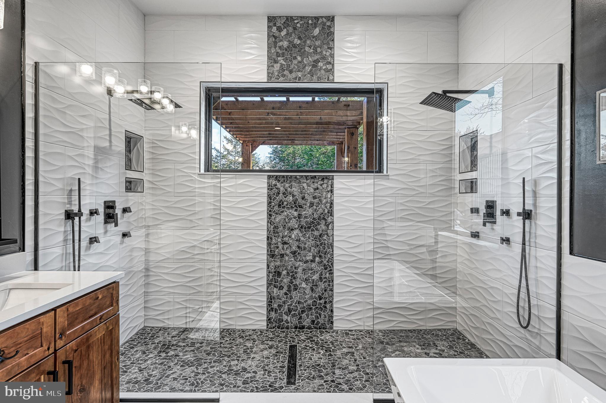 THALIA SHORES - Residential