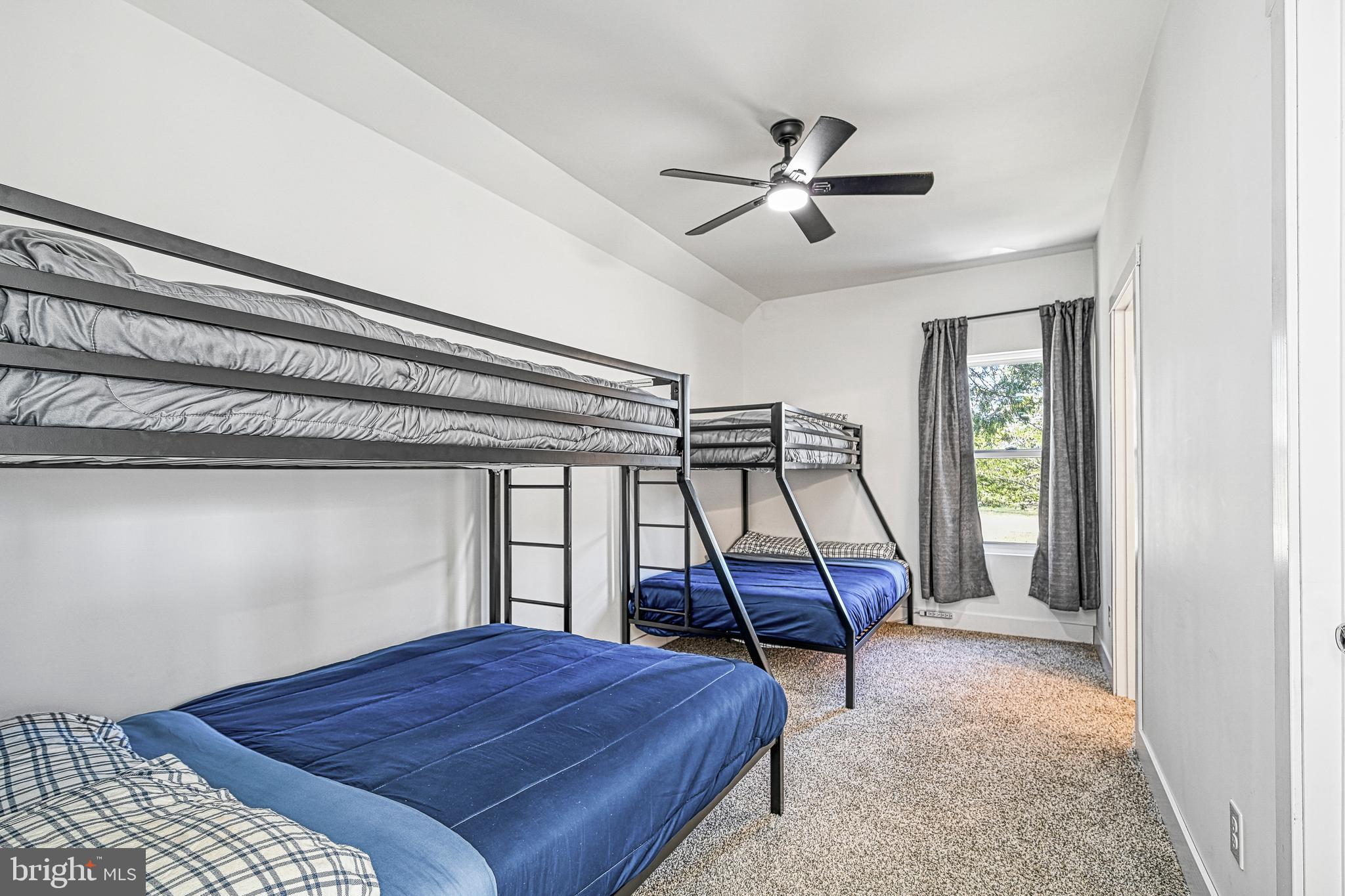 THALIA SHORES - Residential