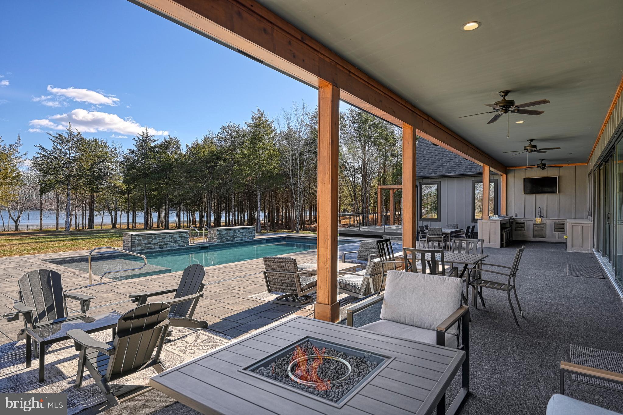 THALIA SHORES - Residential