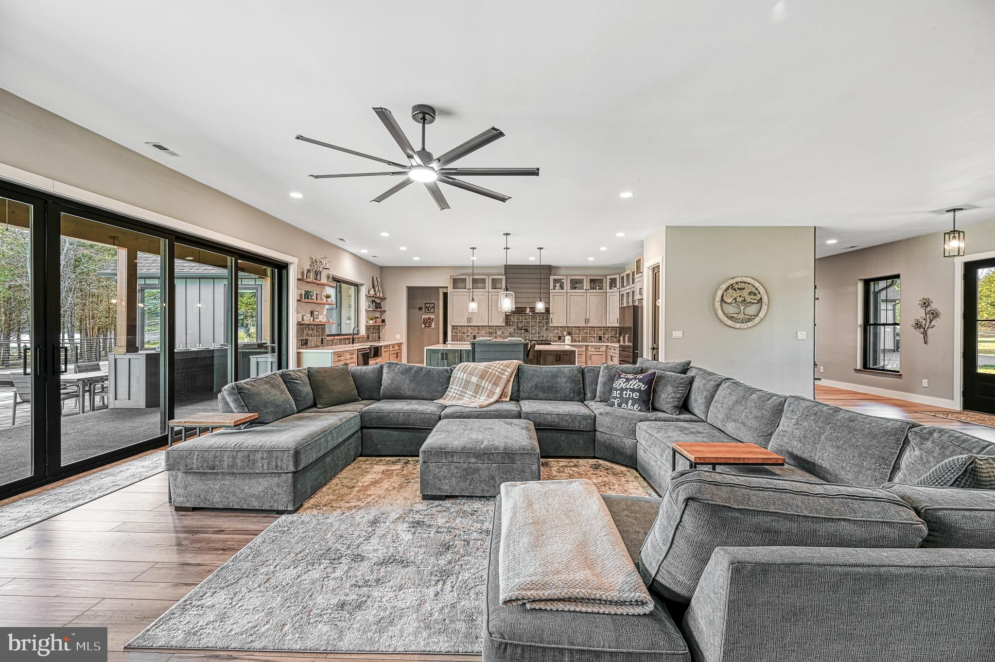 THALIA SHORES - Residential